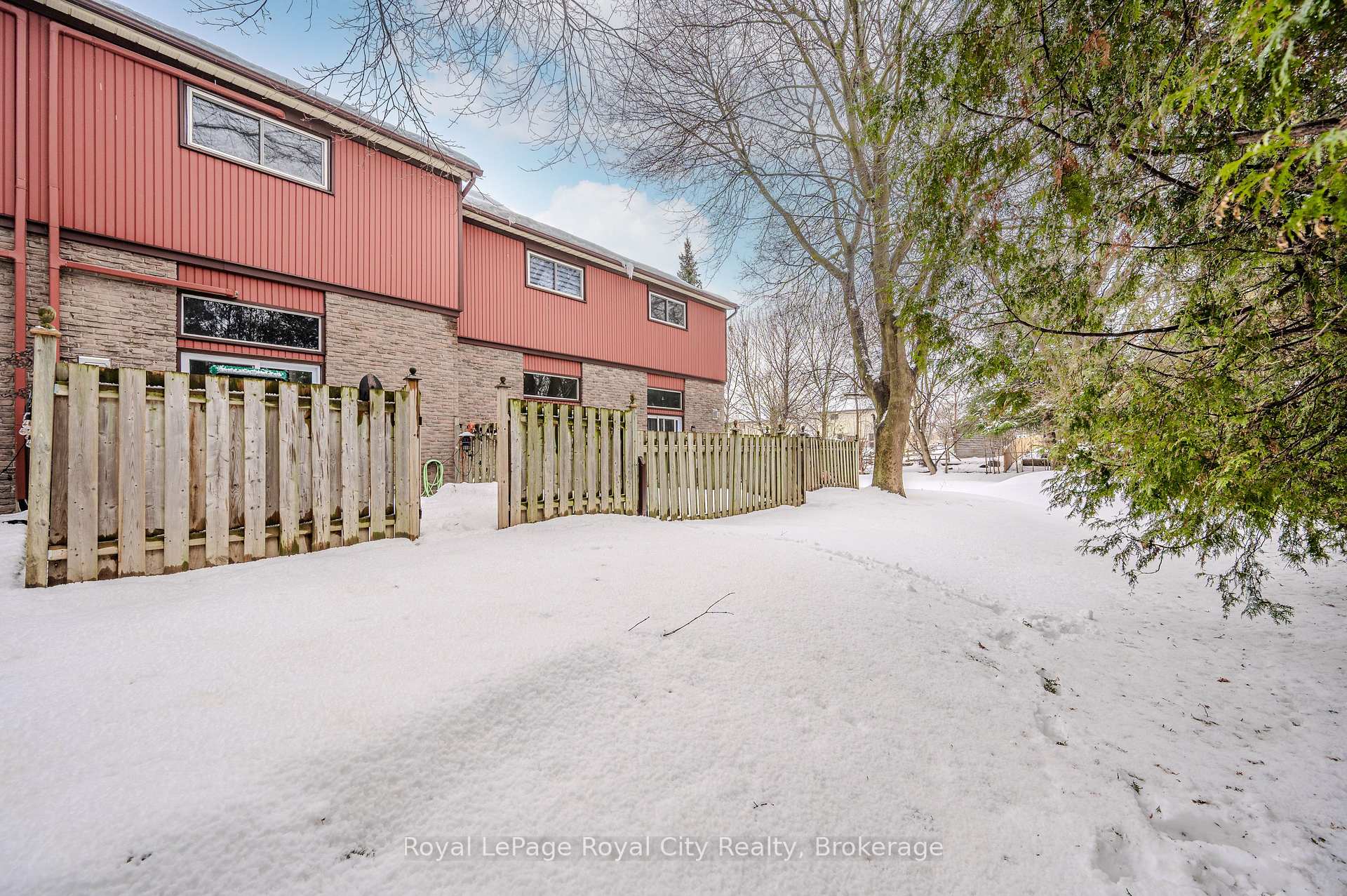 Photo 24 of Unit 9, 2 Worton Avenue, Guelph, Willow West/Sugarbush/West Acres — HOMEH