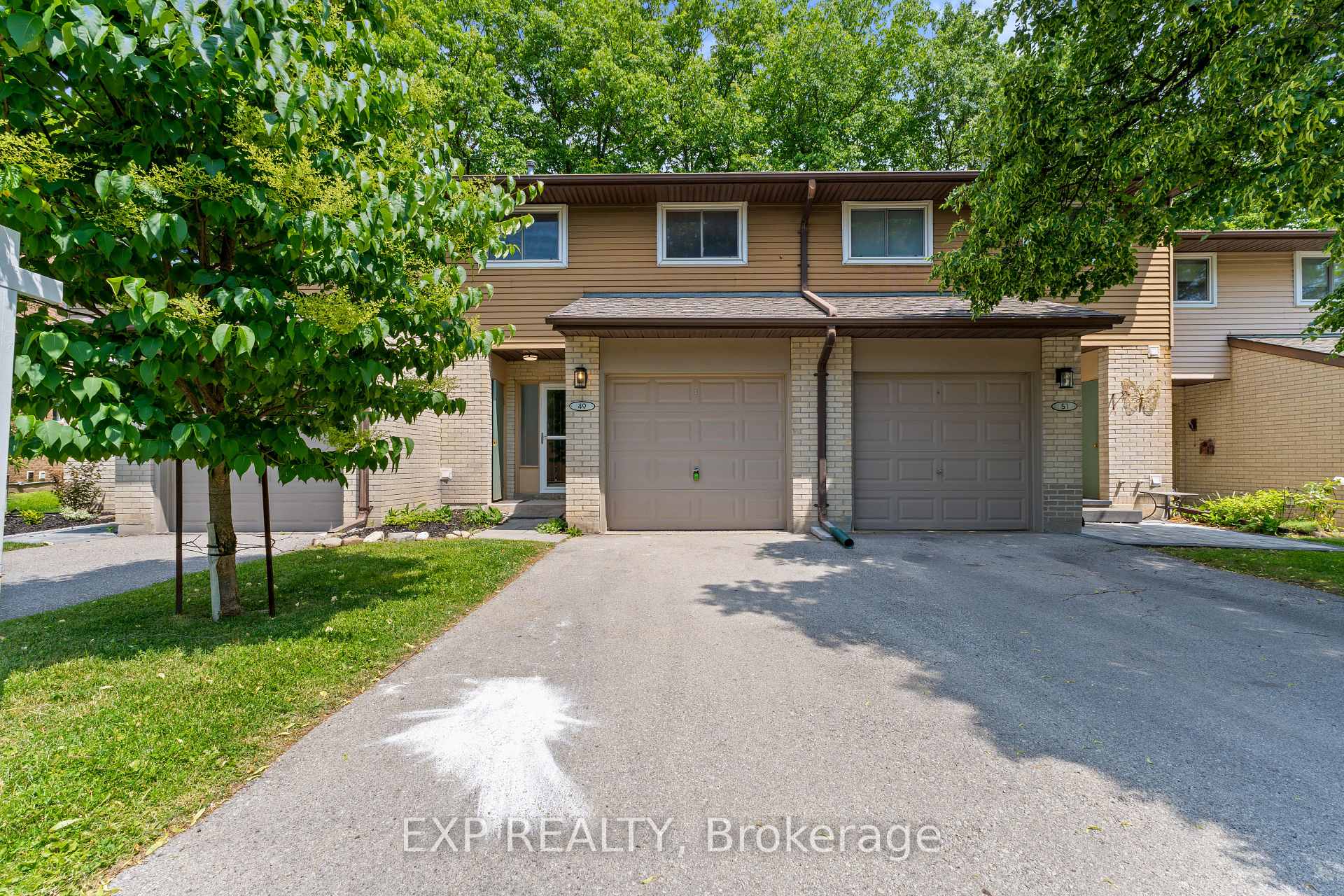 Photo 3 of 49 Lynden Circle, Halton Hills, Georgetown — HOMEH