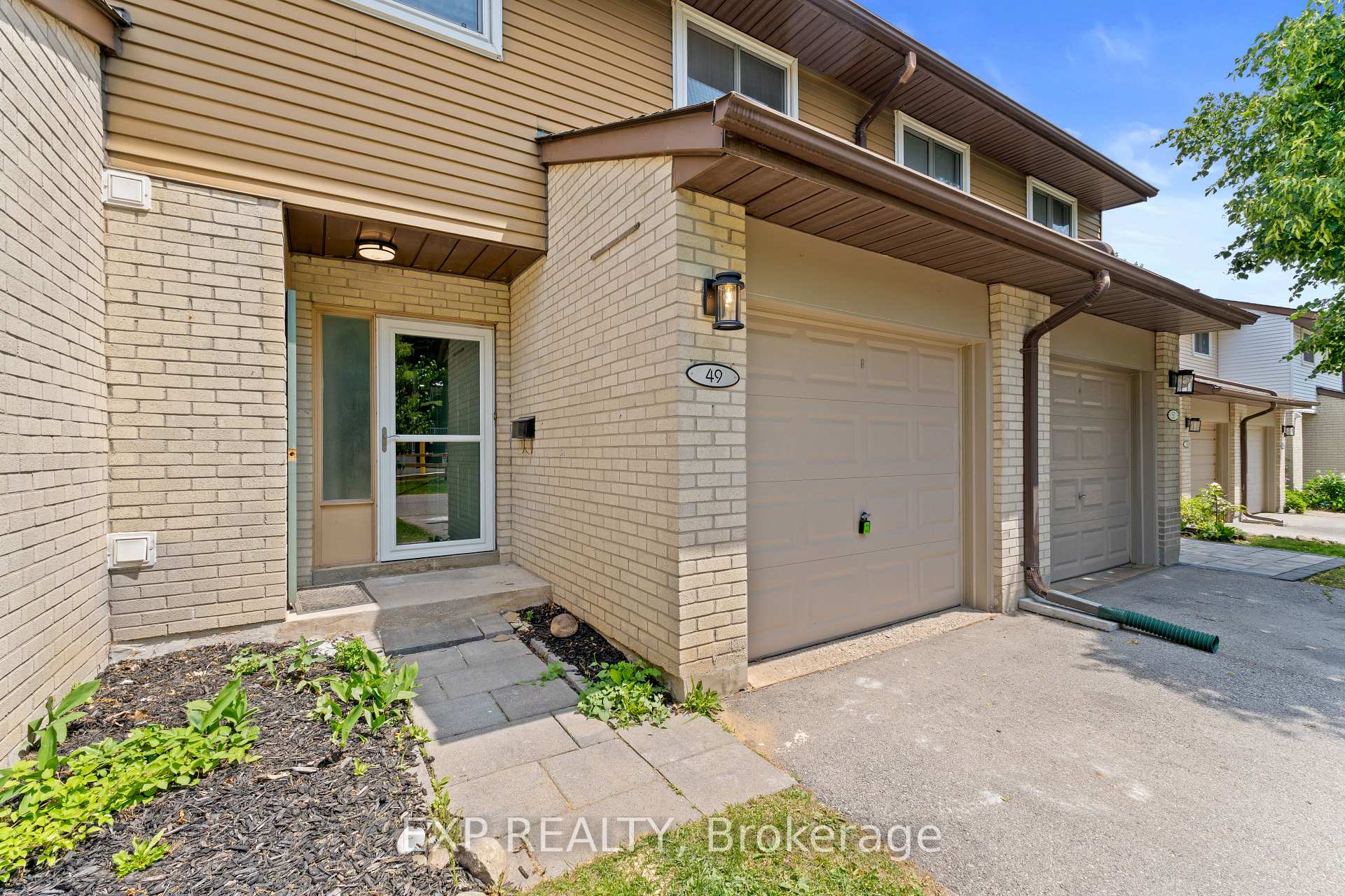Photo 10 of 49 Lynden Circle, Halton Hills, Georgetown — HOMEH
