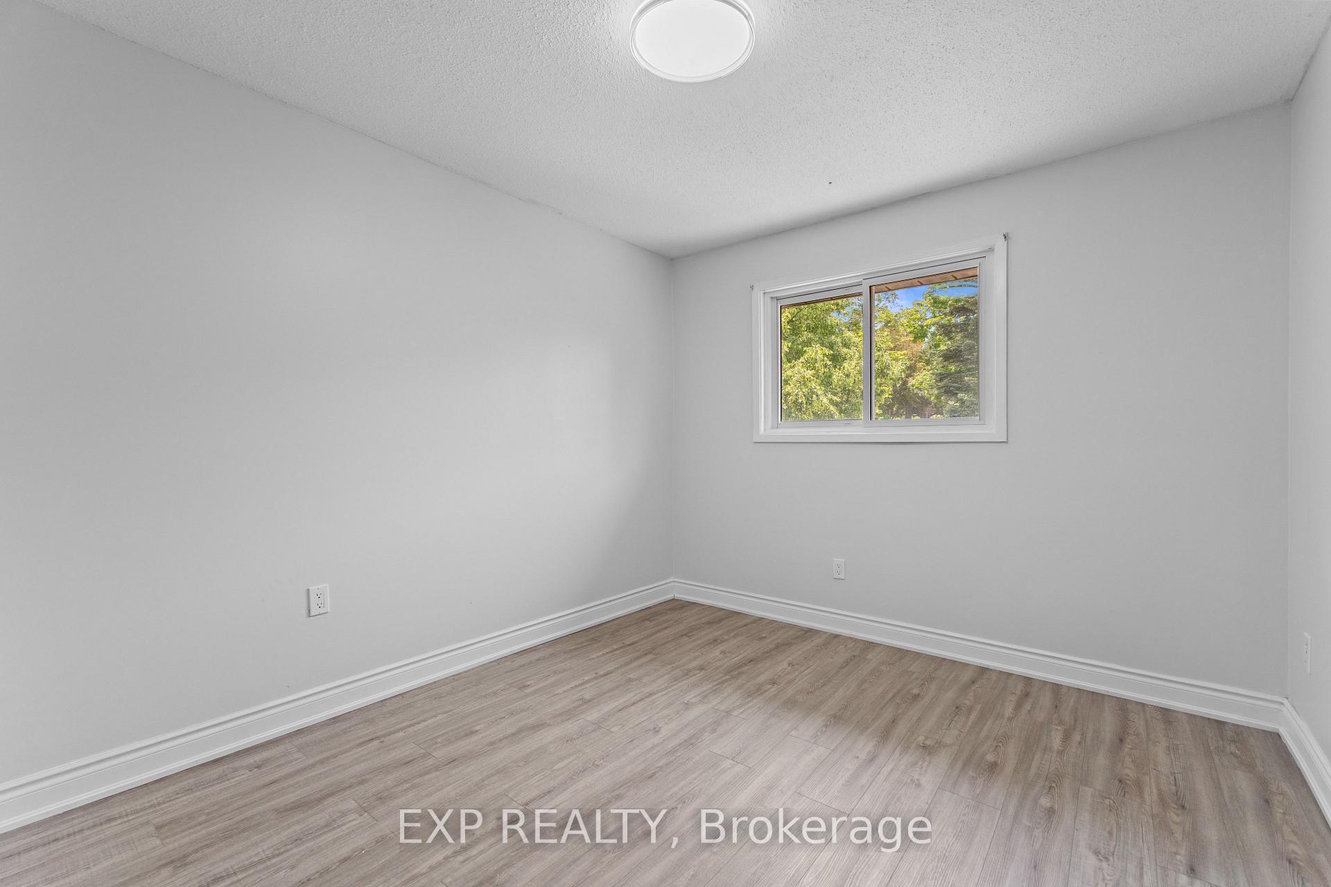Photo 12 of 49 Lynden Circle, Halton Hills, Georgetown — HOMEH