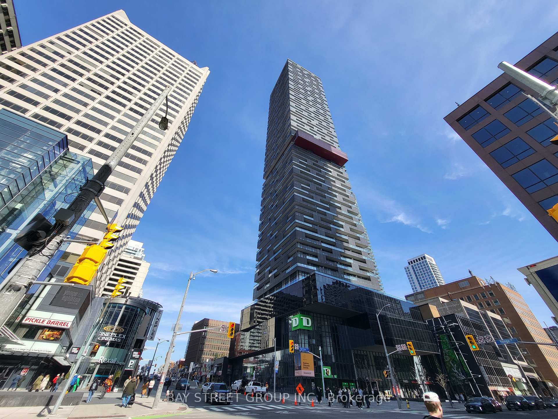 Front of Unit 5705, 8 Eglinton Avenue E