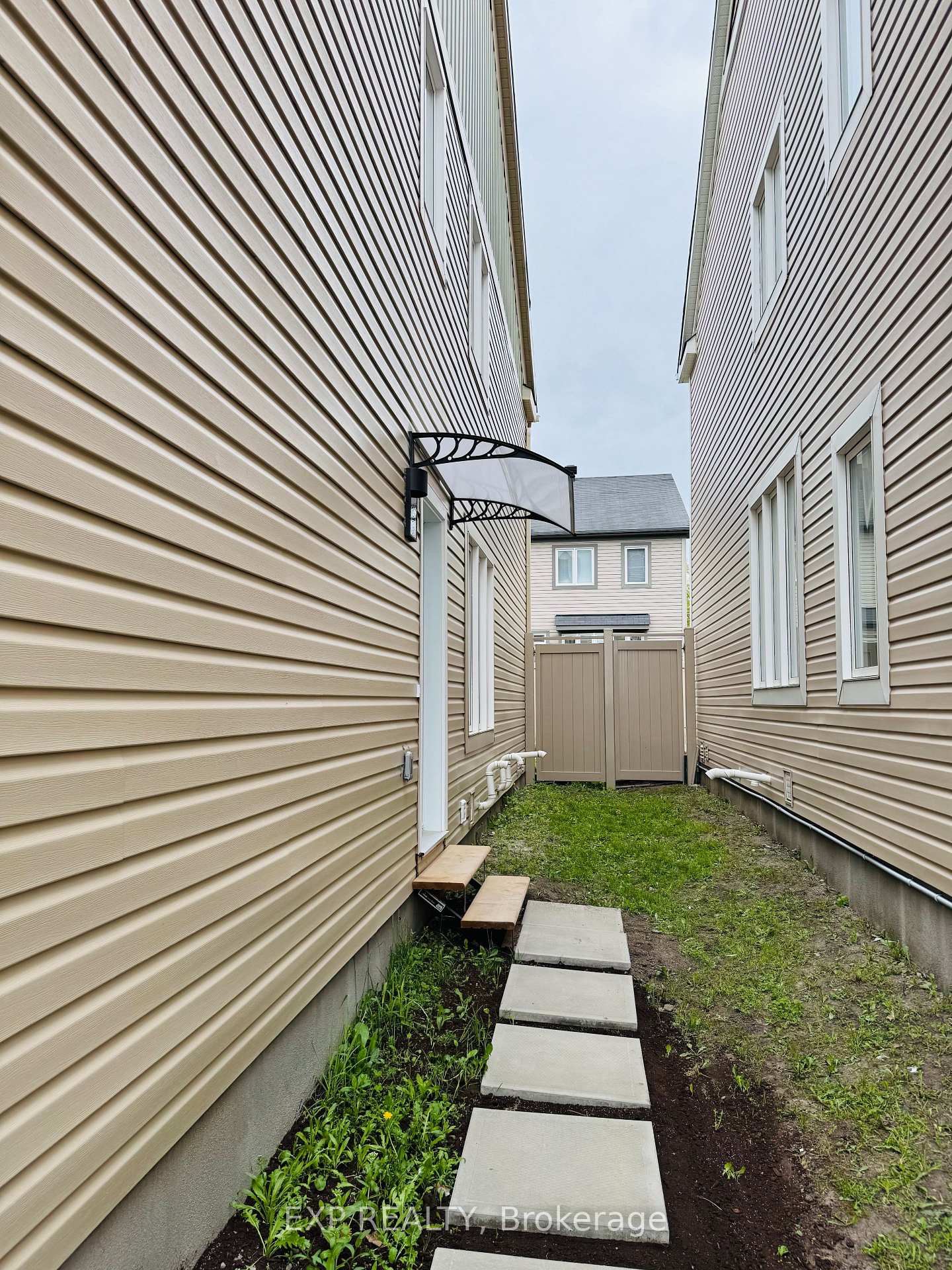 Photo 2 of Unit Unit 2 (Lower Unit), 550 Millars Sound Way, Ottawa, Barrhaven - Half Moon Bay — HOMEH