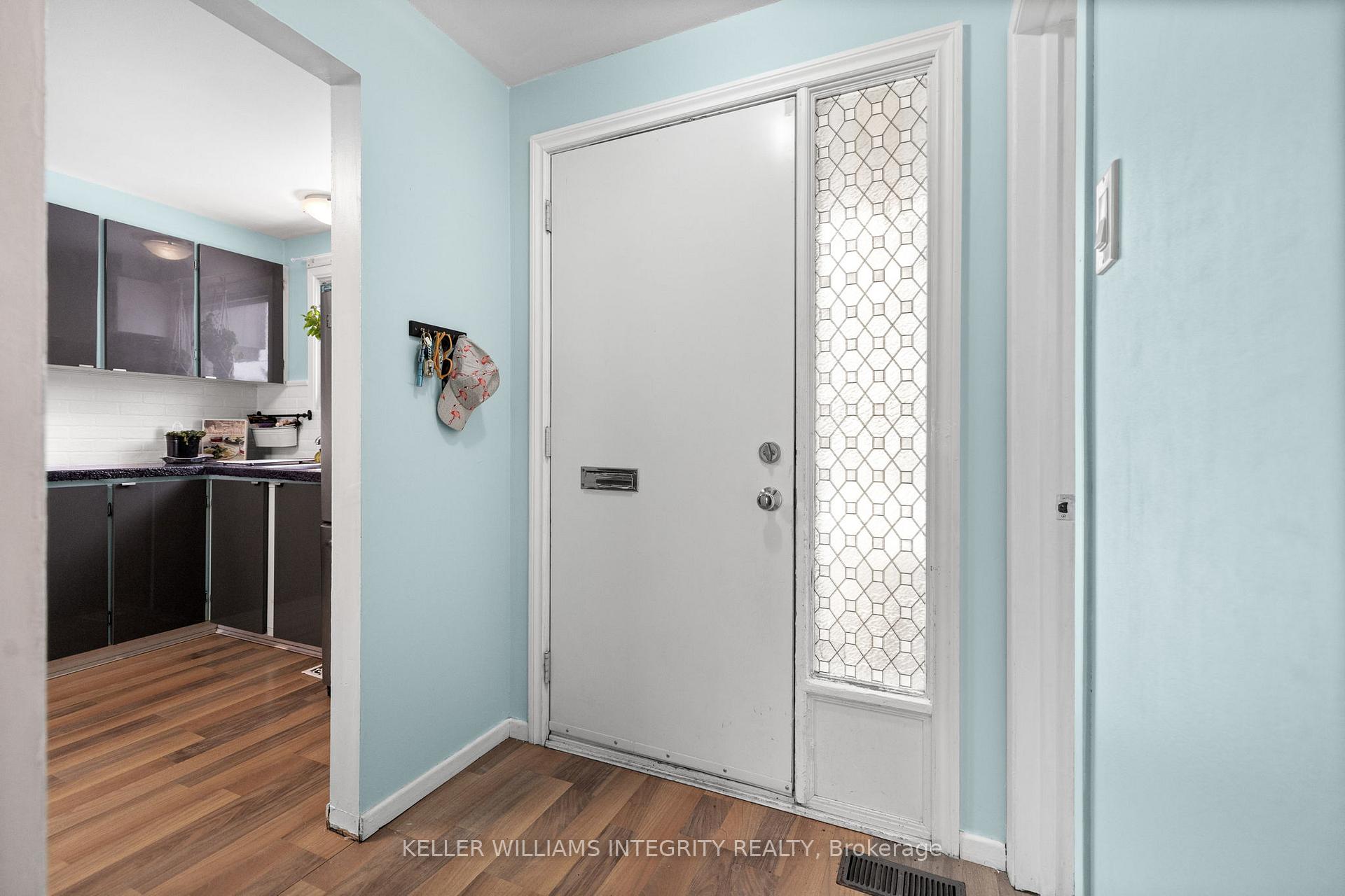 Photo 2 of 2013 Stonehenge Crescent, Ottawa, Pineview — HOMEH