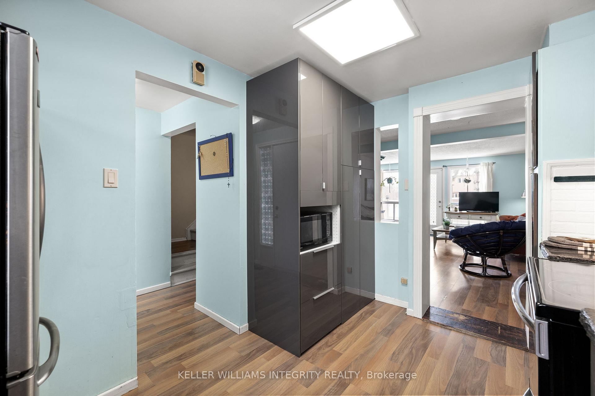 Photo 4 of 2013 Stonehenge Crescent, Ottawa, Pineview — HOMEH