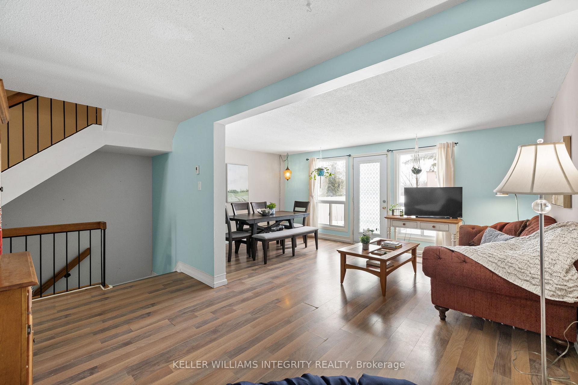 Photo 5 of 2013 Stonehenge Crescent, Ottawa, Pineview — HOMEH