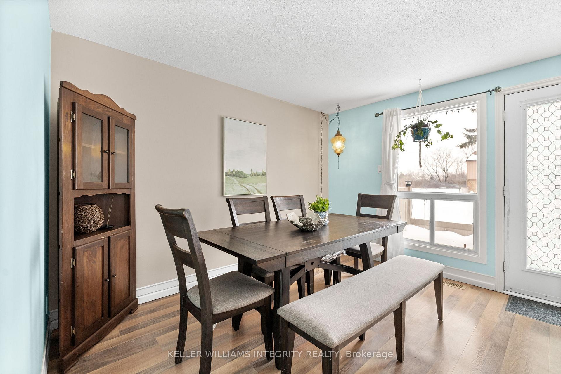 Photo 7 of 2013 Stonehenge Crescent, Ottawa, Pineview — HOMEH