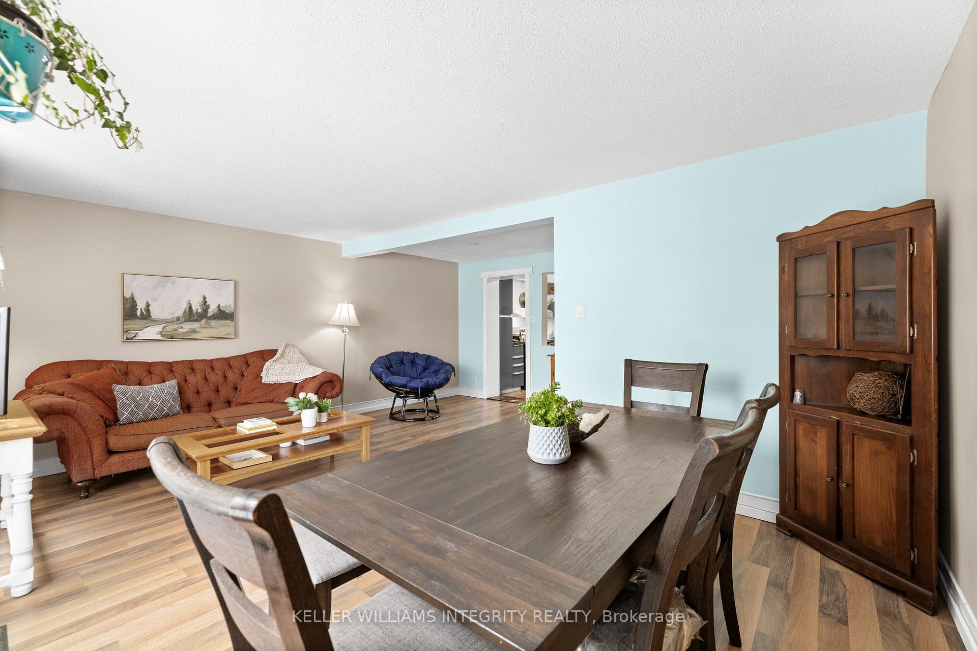 Photo 8 of 2013 Stonehenge Crescent, Ottawa, Pineview — HOMEH