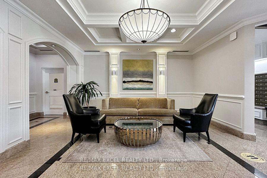 Photo 2 of Unit 808, 130 Pond Drive, Markham, Commerce Valley — HOMEH