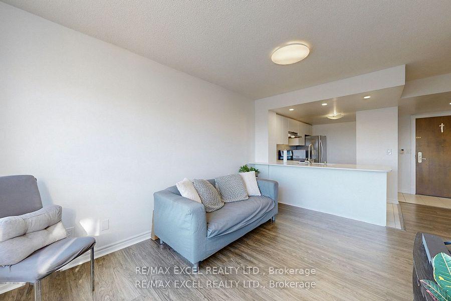 Photo 6 of Unit 808, 130 Pond Drive, Markham, Commerce Valley — HOMEH
