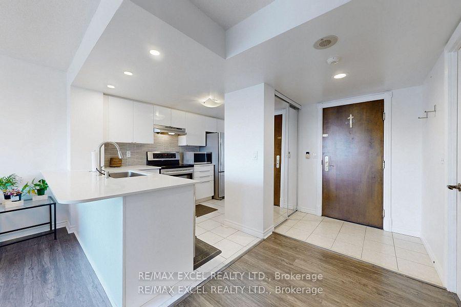 Photo 13 of Unit 808, 130 Pond Drive, Markham, Commerce Valley — HOMEH