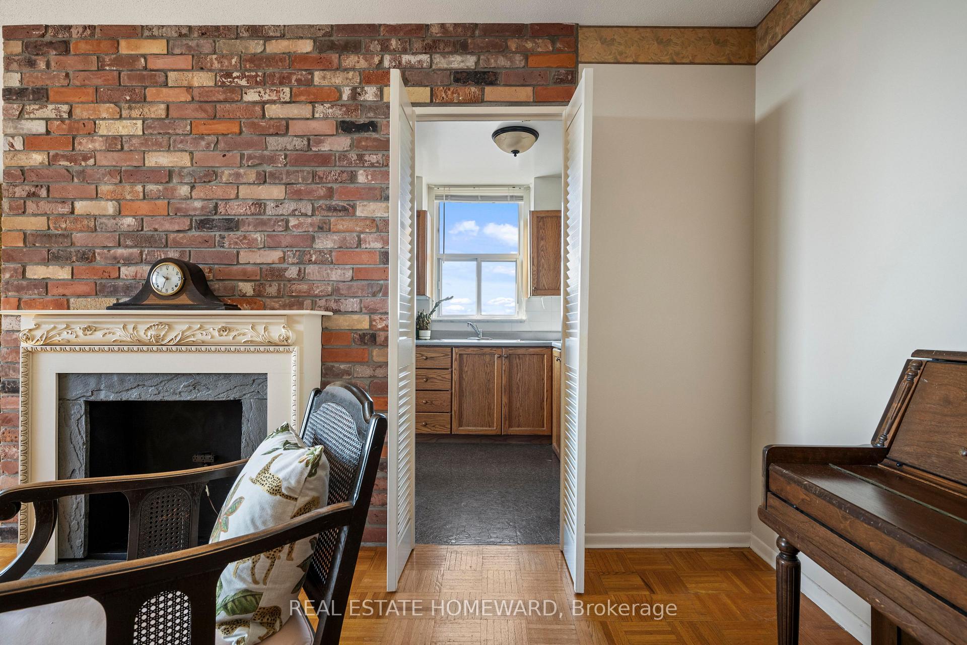 Photo 2 of Unit 814, 15 Vicora Linkway, Toronto, Flemingdon Park — HOMEH