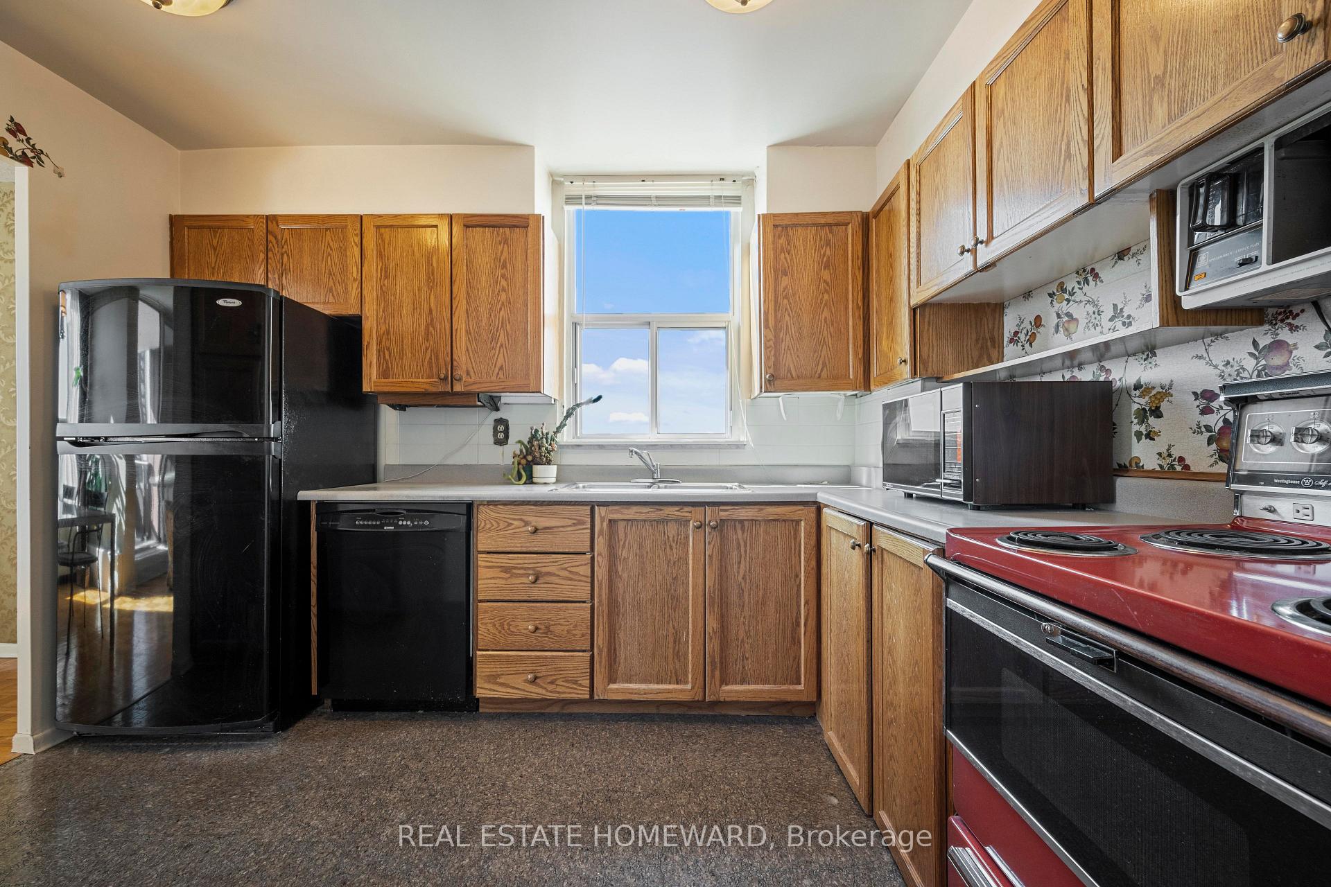 Photo 3 of Unit 814, 15 Vicora Linkway, Toronto, Flemingdon Park — HOMEH