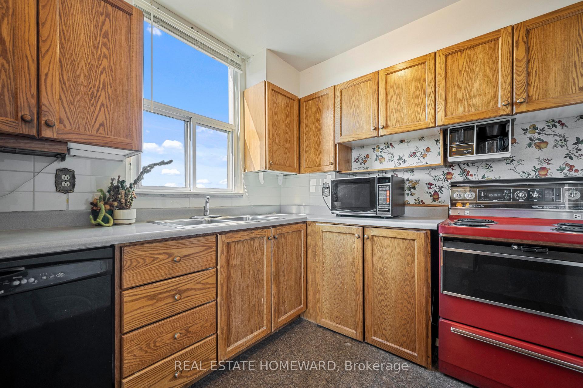 Photo 4 of Unit 814, 15 Vicora Linkway, Toronto, Flemingdon Park — HOMEH