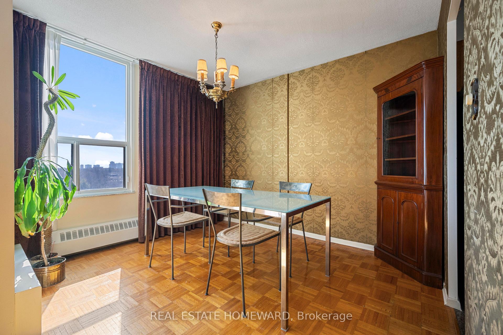 Photo 6 of Unit 814, 15 Vicora Linkway, Toronto, Flemingdon Park — HOMEH