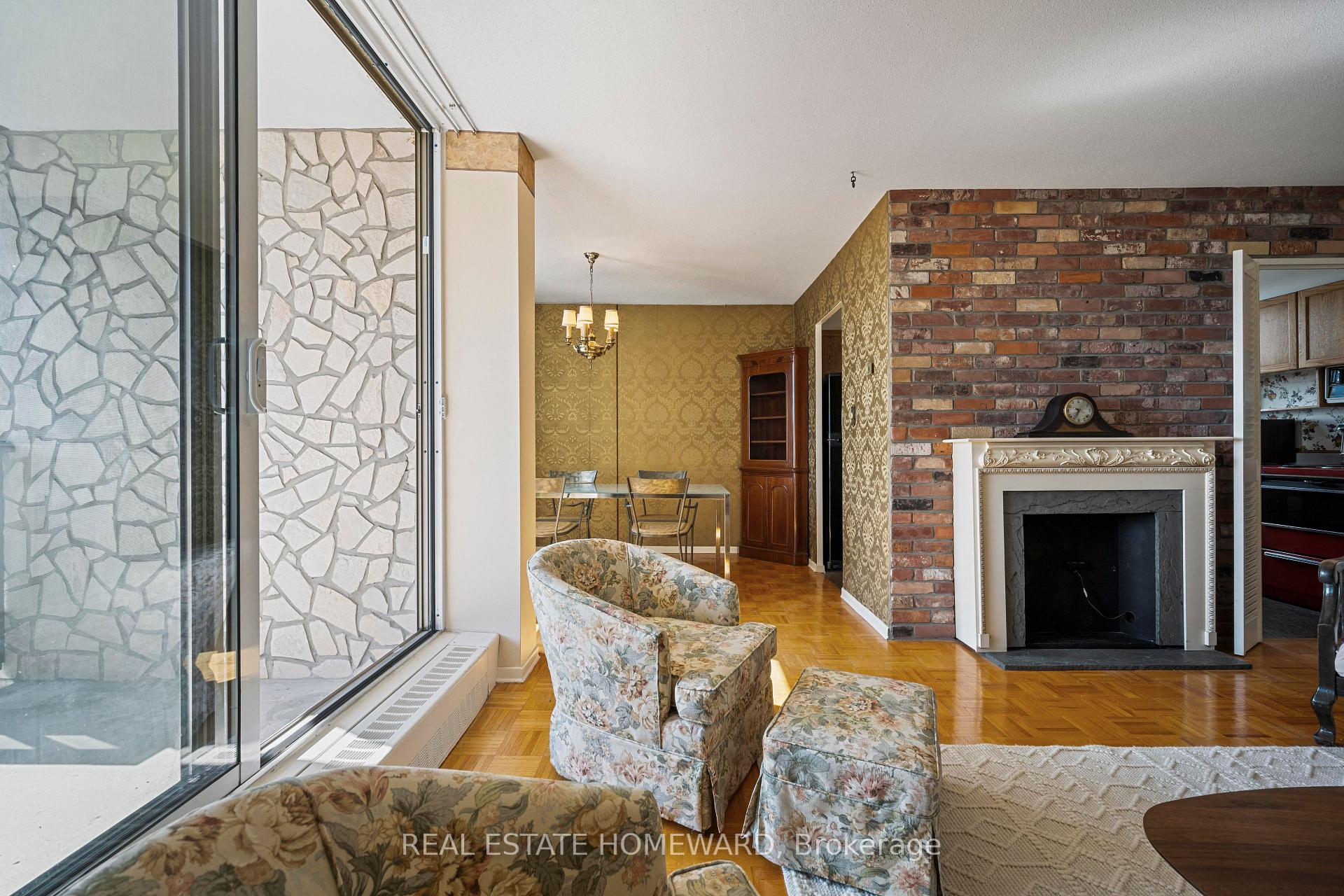 Photo 8 of Unit 814, 15 Vicora Linkway, Toronto, Flemingdon Park — HOMEH