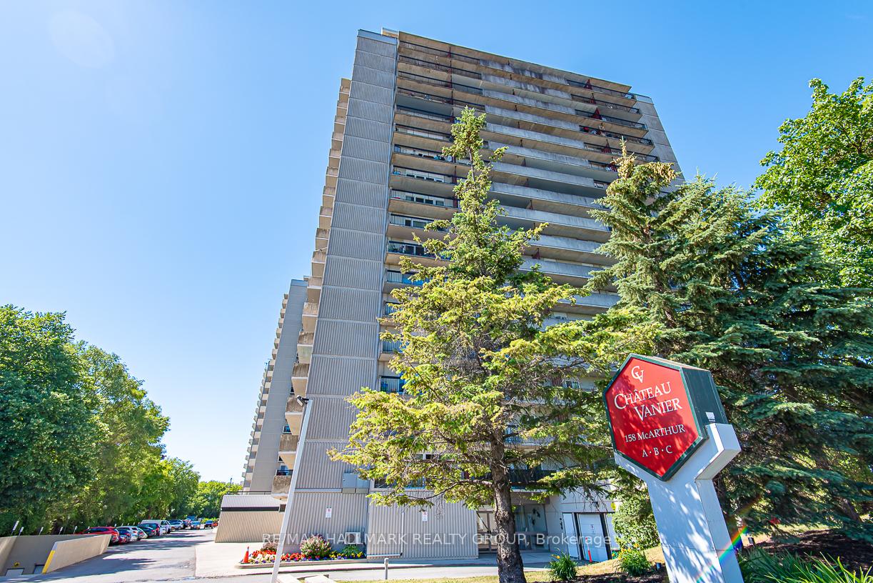 Front of Unit 1704, 158 C Mcarthur Avenue