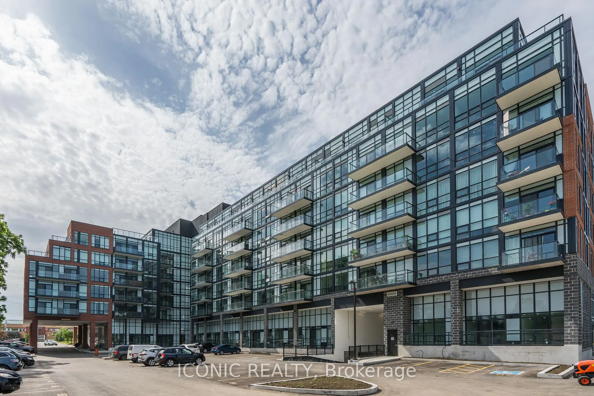 Photo 4 of Unit 510, 681 Yonge Street, Barrie, Painswick South — HOMEH