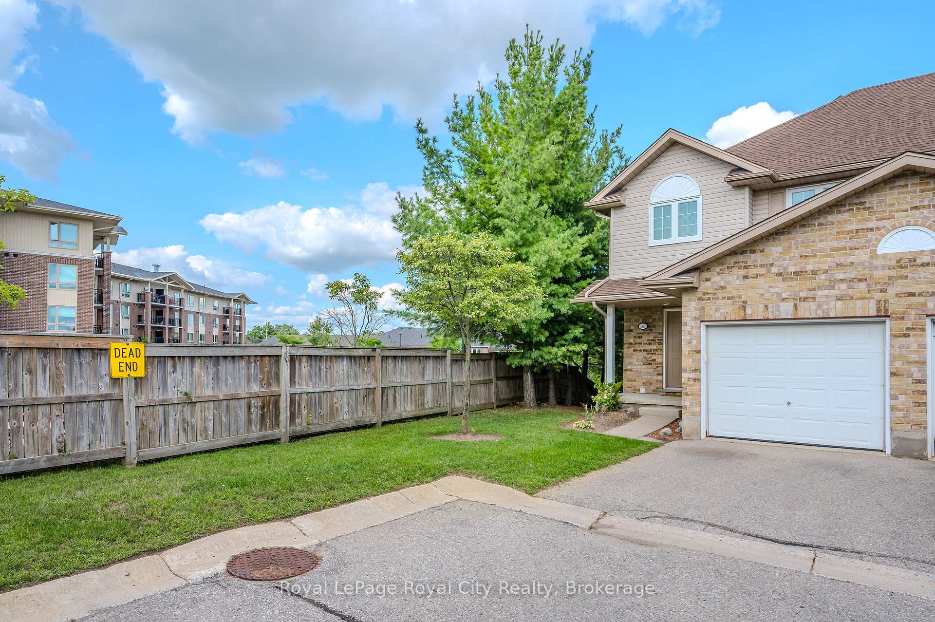 Photo 2 of Unit 31, 31 Schroder Crescent, Guelph, Grange Road — HOMEH