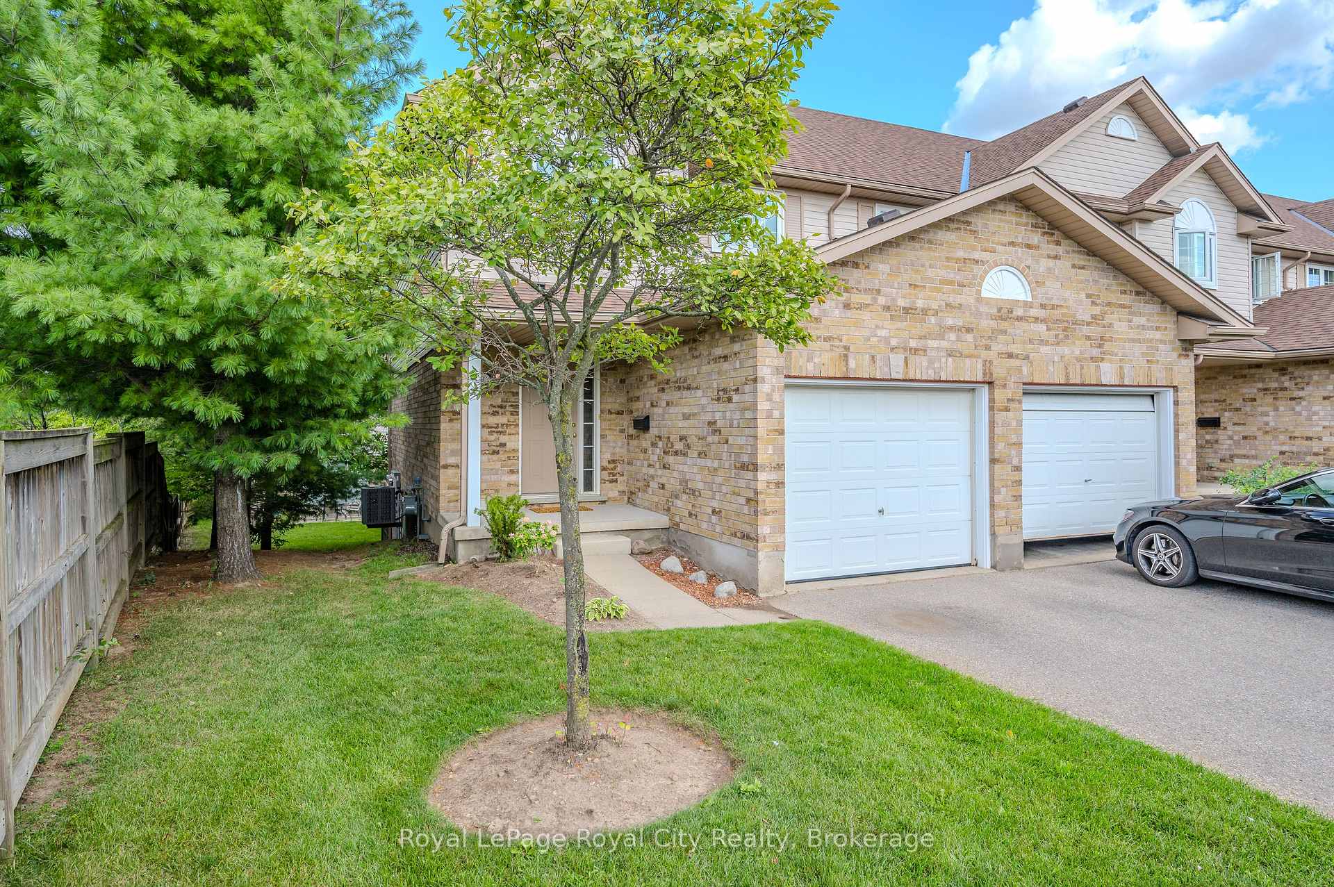 Photo 4 of Unit 31, 31 Schroder Crescent, Guelph, Grange Road — HOMEH