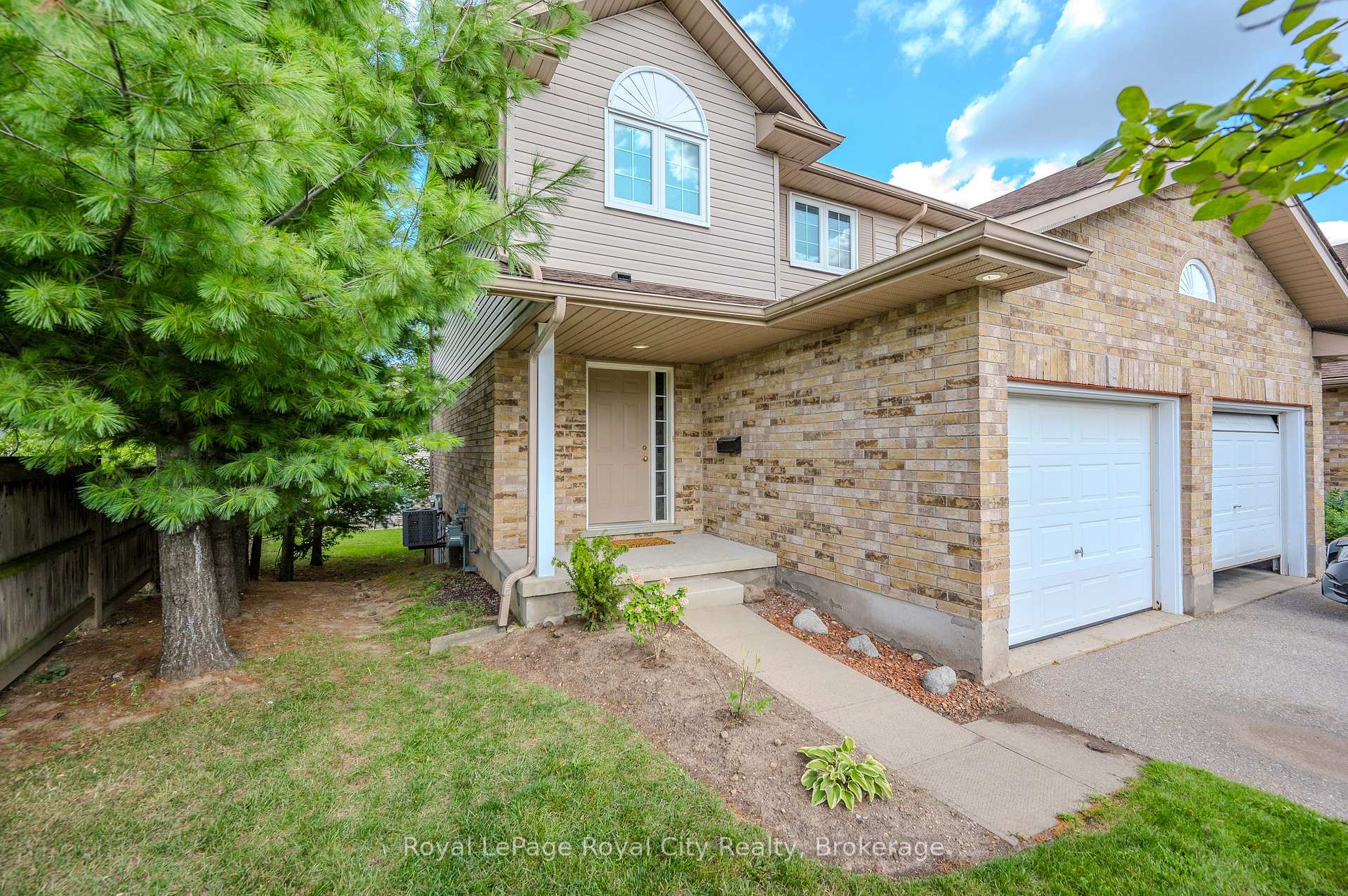 Photo 5 of Unit 31, 31 Schroder Crescent, Guelph, Grange Road — HOMEH