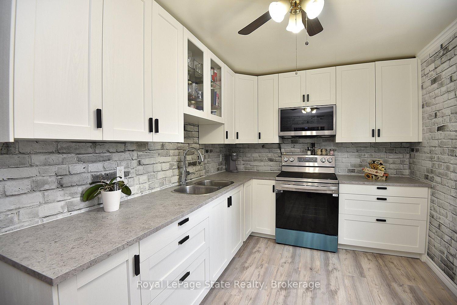 Photo 7 of 87 Violet Drive, Hamilton, Riverdale — HOMEH