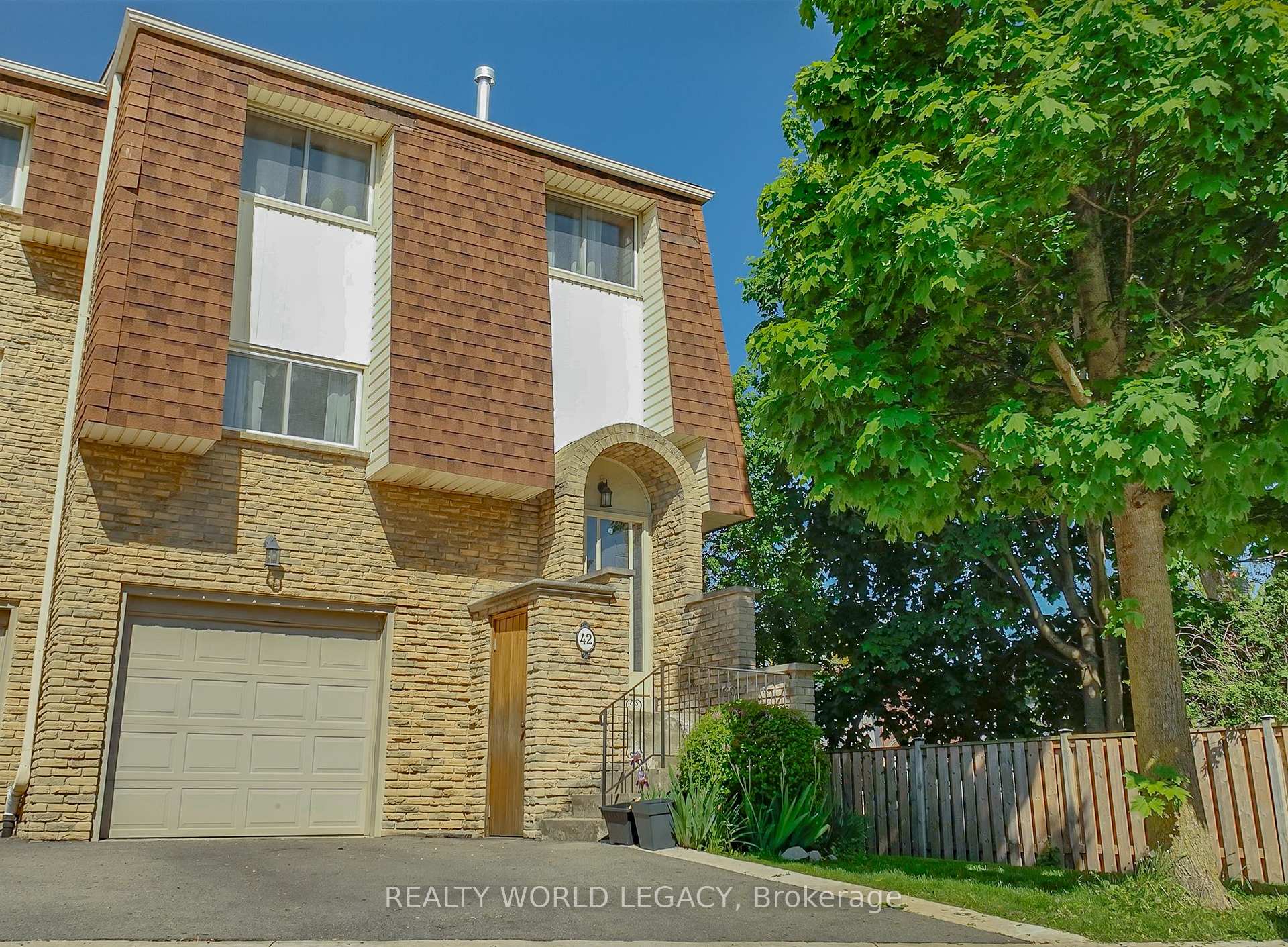 Photo 1 of 42 Melanie Crescent, Hamilton, Waterdown — HOMEH