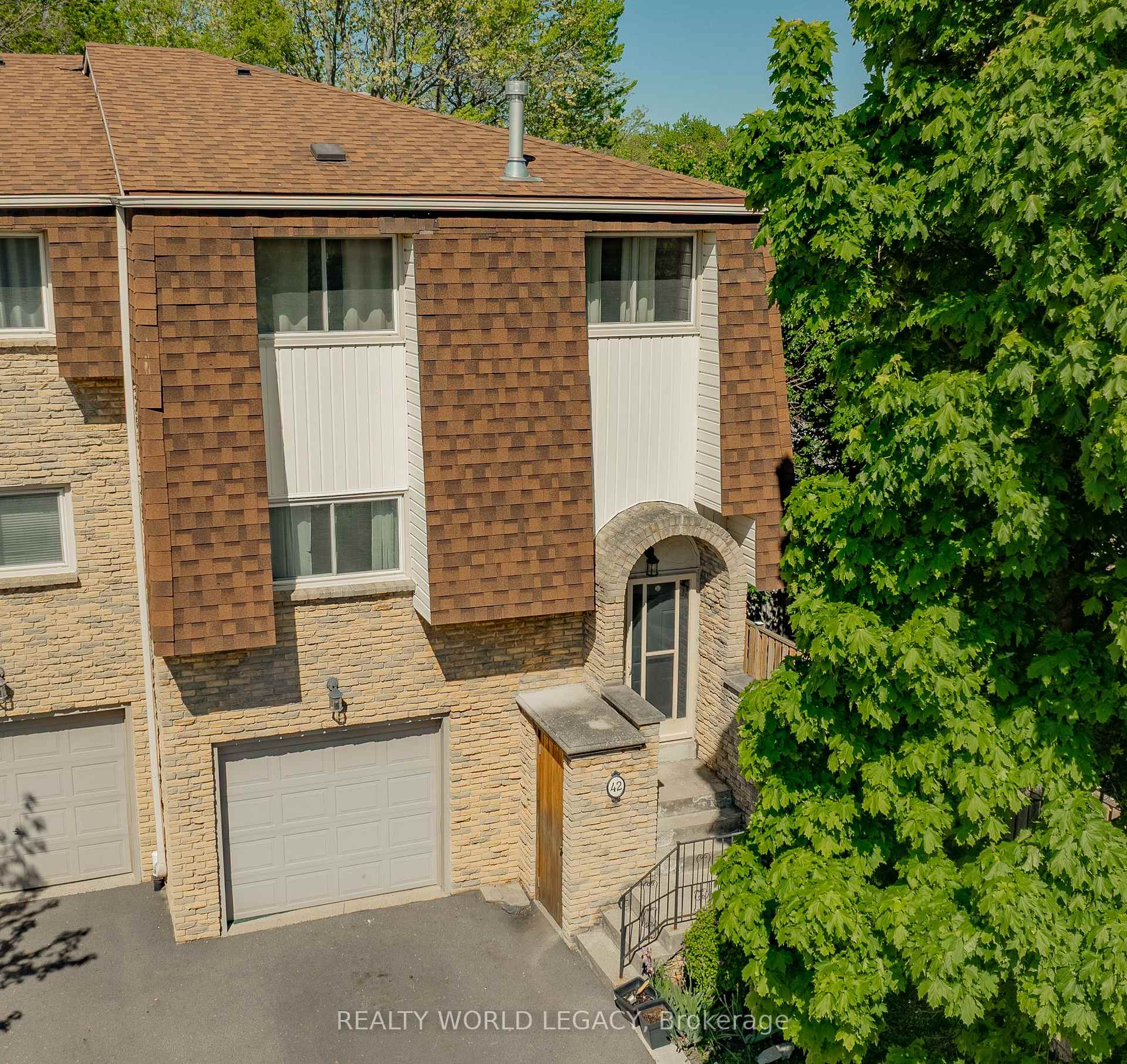 Photo 2 of 42 Melanie Crescent, Hamilton, Waterdown — HOMEH