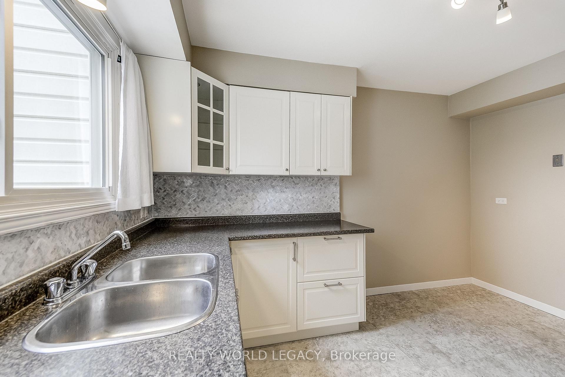 Photo 10 of 42 Melanie Crescent, Hamilton, Waterdown — HOMEH