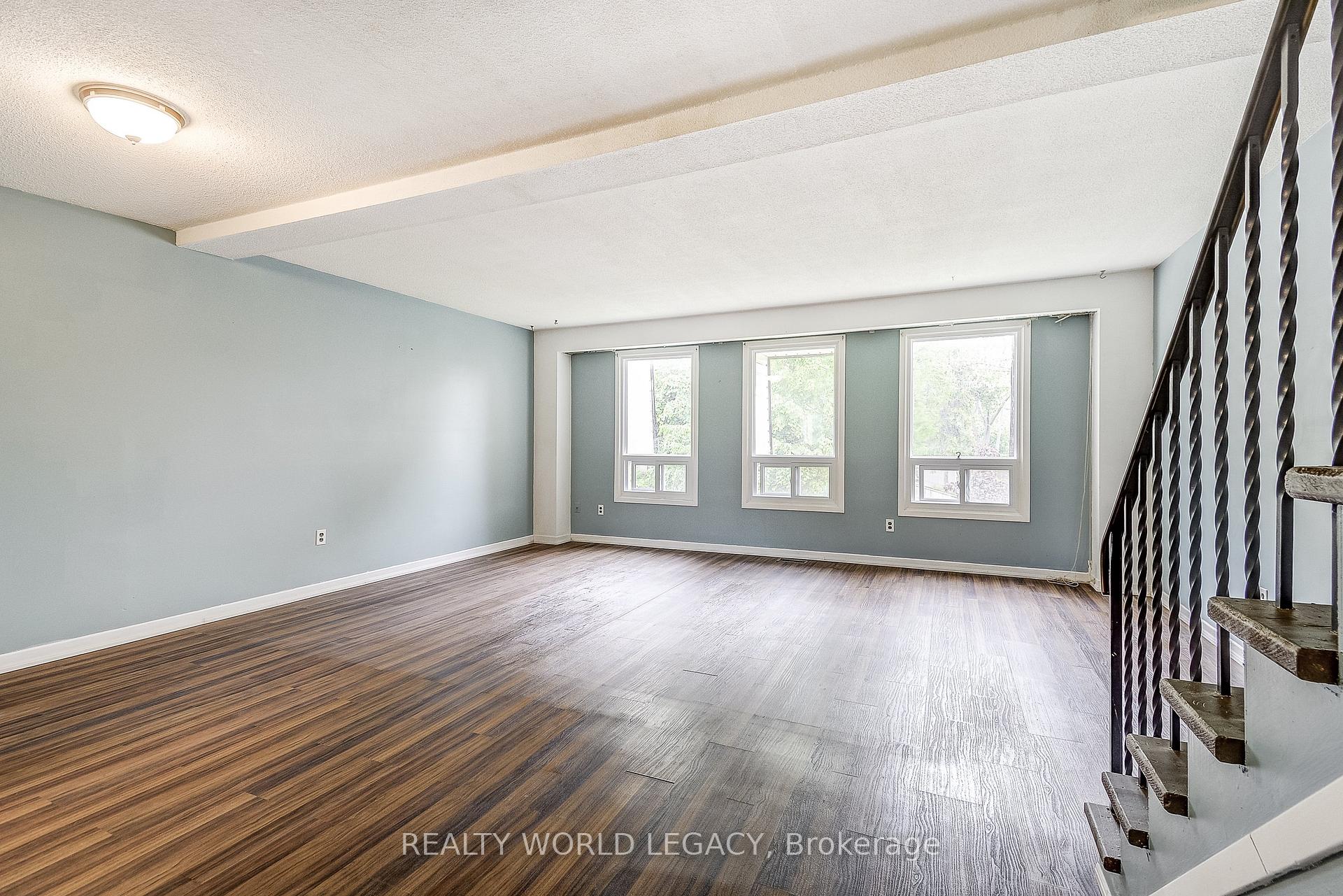 Photo 11 of 42 Melanie Crescent, Hamilton, Waterdown — HOMEH