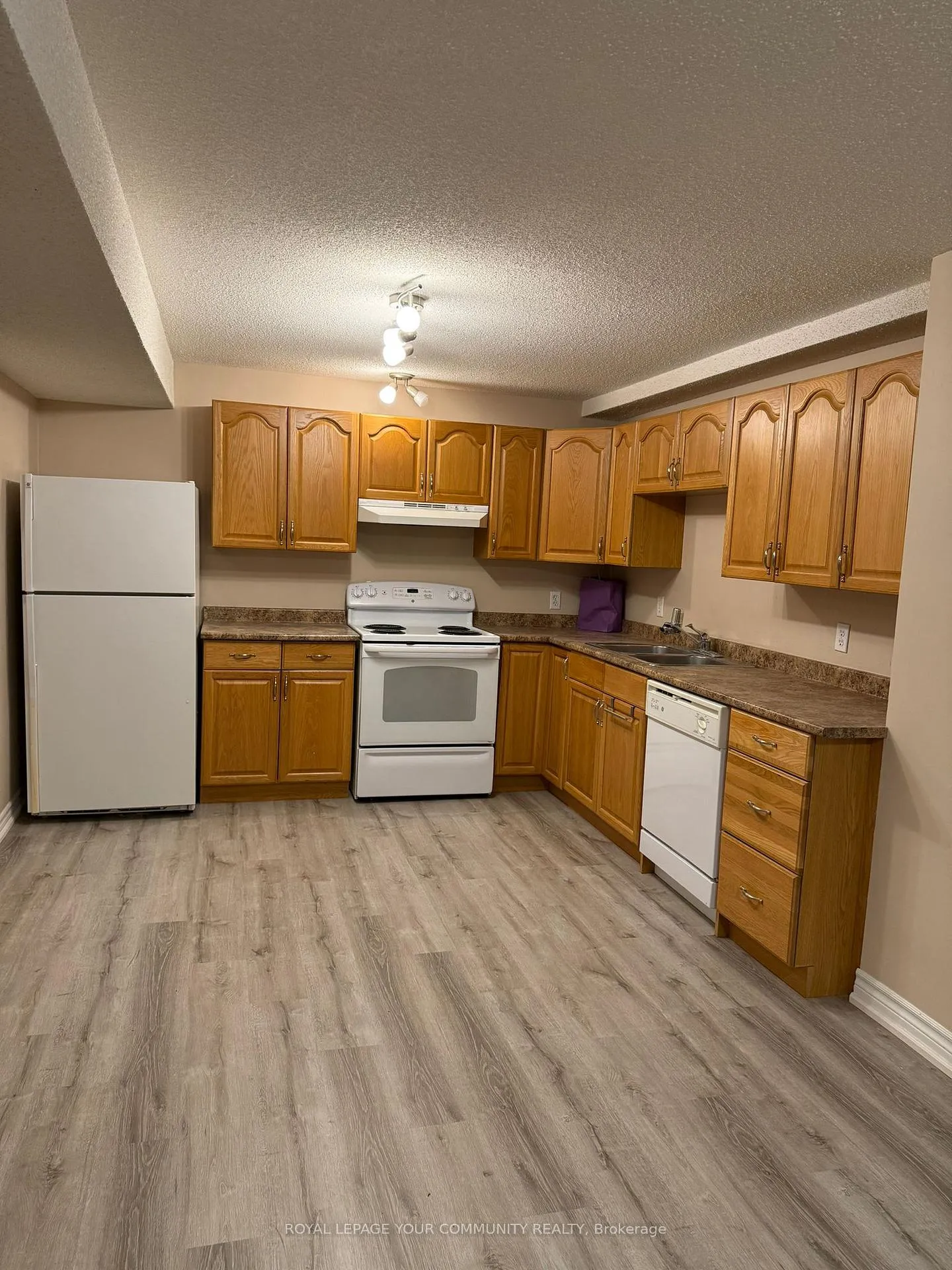 Photo 6 of Unit Bsmnt, 2 Osprey Ridge Road, Barrie, Little Lake — HOMEH