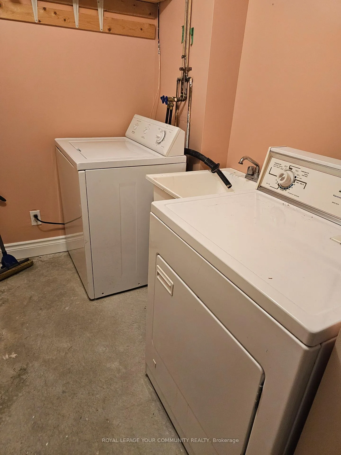 Photo 16 of Unit Bsmnt, 2 Osprey Ridge Road, Barrie, Little Lake — HOMEH
