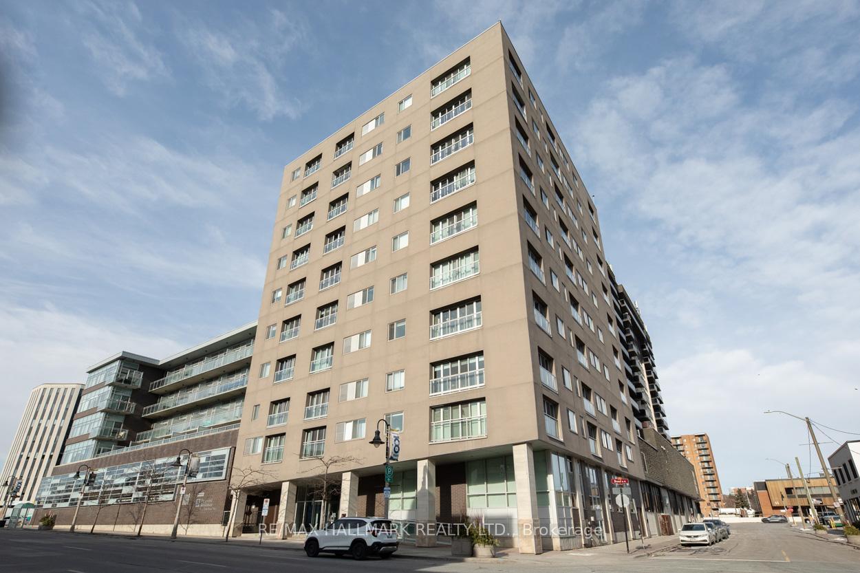 Front of Unit 1004, 44 Bond Street W