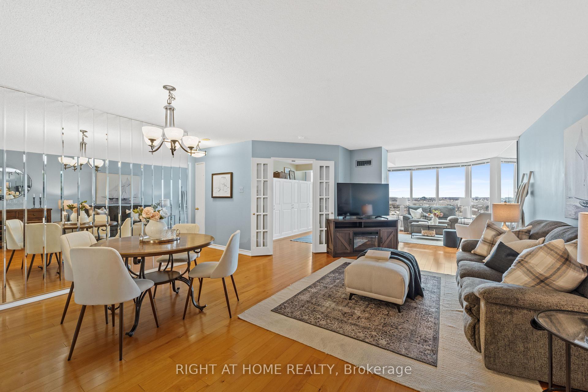 Photo 3 of Unit 1622, 1880 Valley Farm Road, Pickering, Town Centre — HOMEH