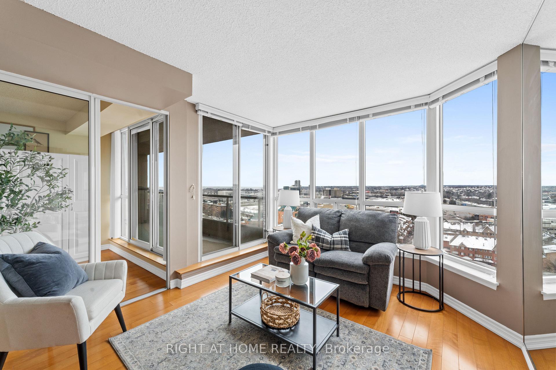 Photo 5 of Unit 1622, 1880 Valley Farm Road, Pickering, Town Centre — HOMEH