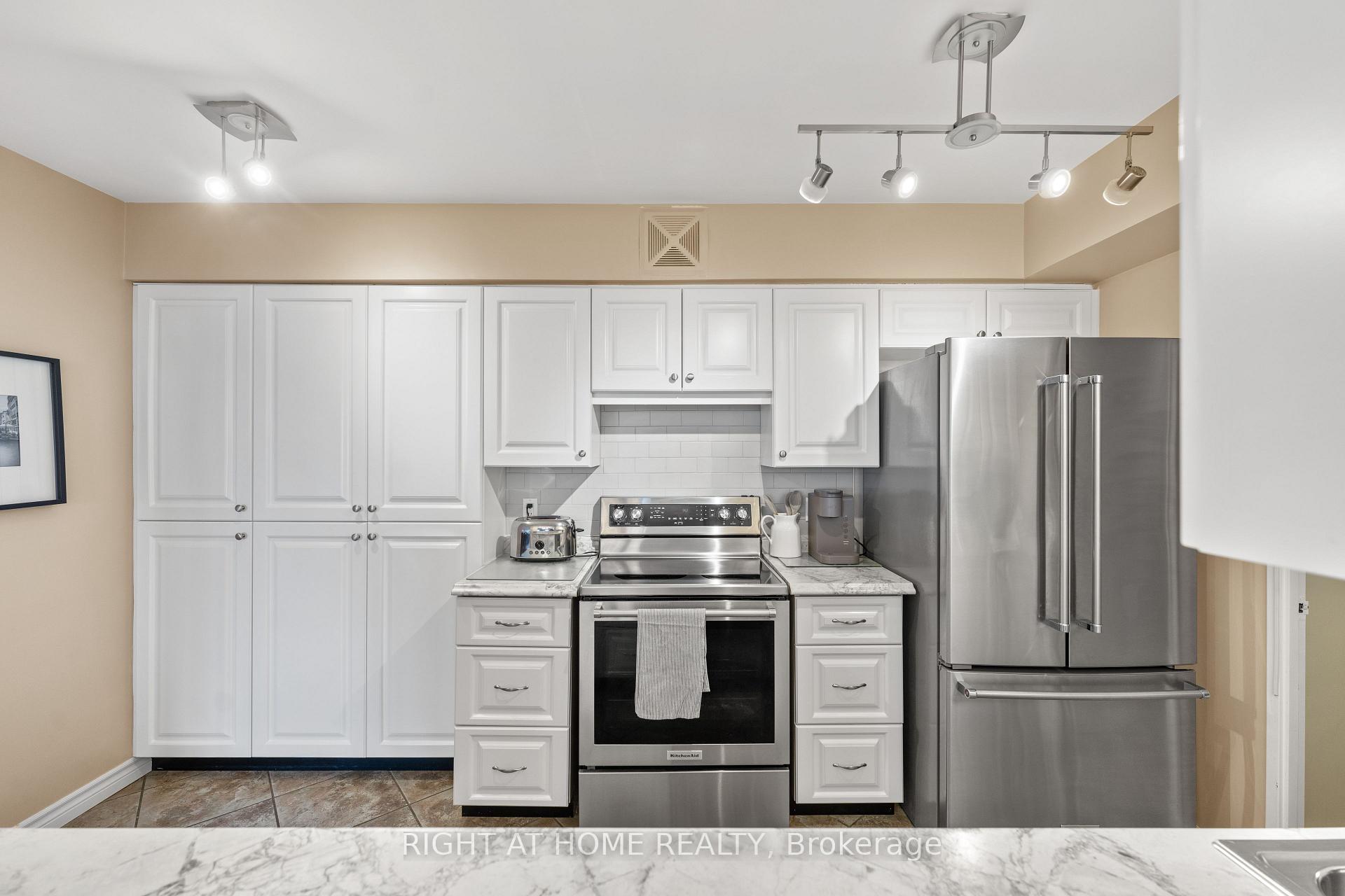 Photo 12 of Unit 1622, 1880 Valley Farm Road, Pickering, Town Centre — HOMEH