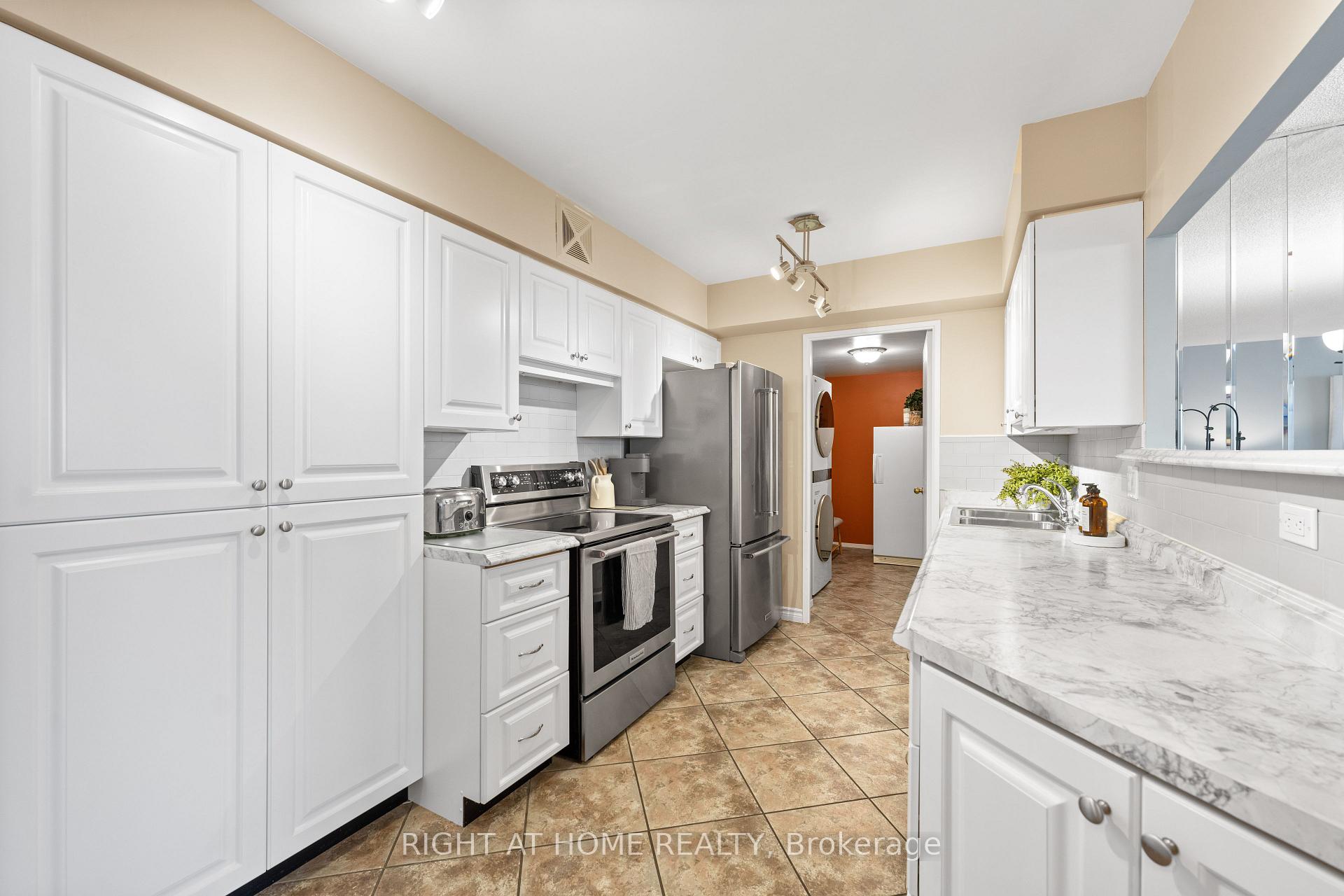 Photo 14 of Unit 1622, 1880 Valley Farm Road, Pickering, Town Centre — HOMEH