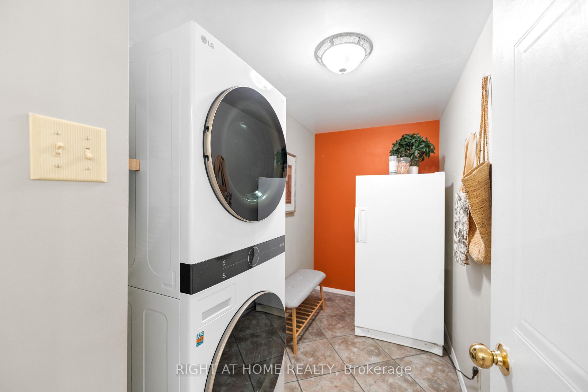 Photo 16 of Unit 1622, 1880 Valley Farm Road, Pickering, Town Centre — HOMEH