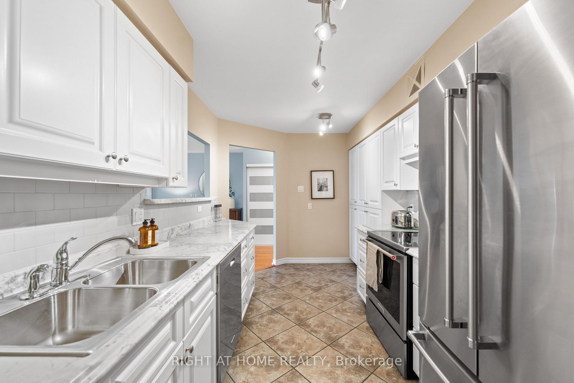 Photo 17 of Unit 1622, 1880 Valley Farm Road, Pickering, Town Centre — HOMEH