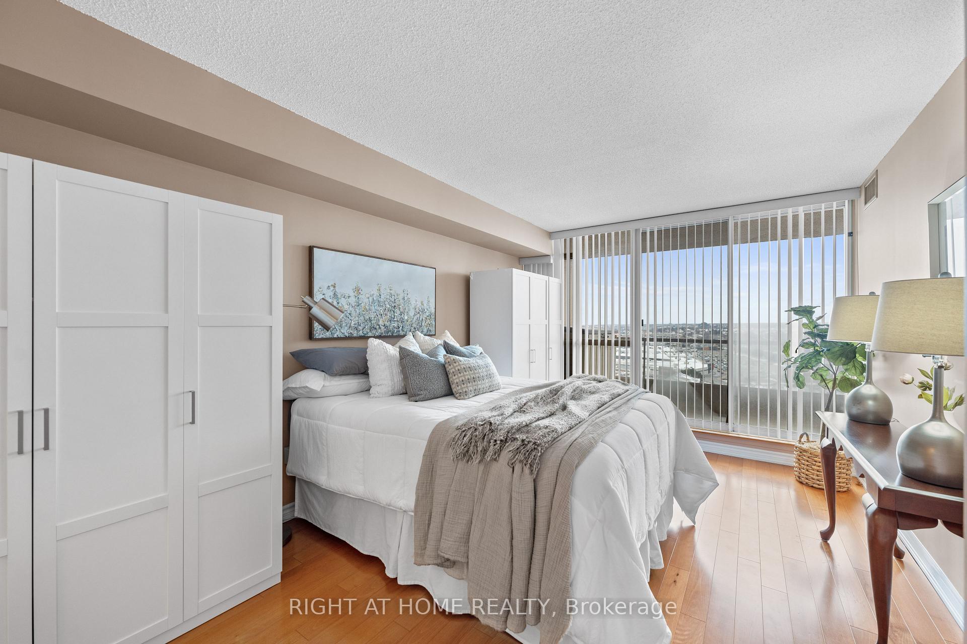 Photo 21 of Unit 1622, 1880 Valley Farm Road, Pickering, Town Centre — HOMEH