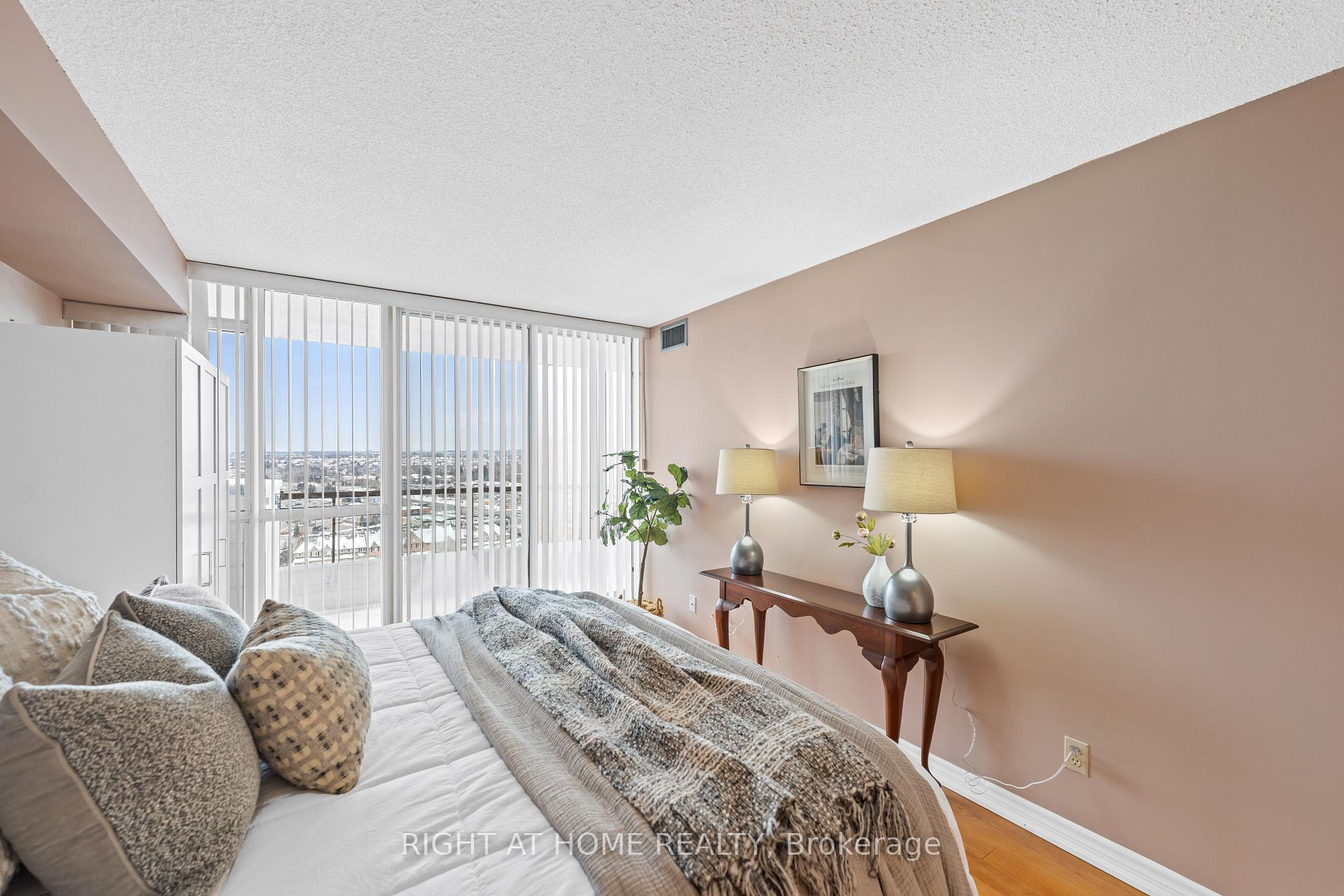 Photo 23 of Unit 1622, 1880 Valley Farm Road, Pickering, Town Centre — HOMEH