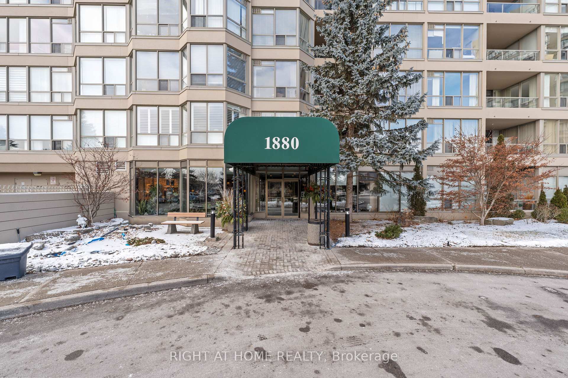 Photo 32 of Unit 1622, 1880 Valley Farm Road, Pickering, Town Centre — HOMEH