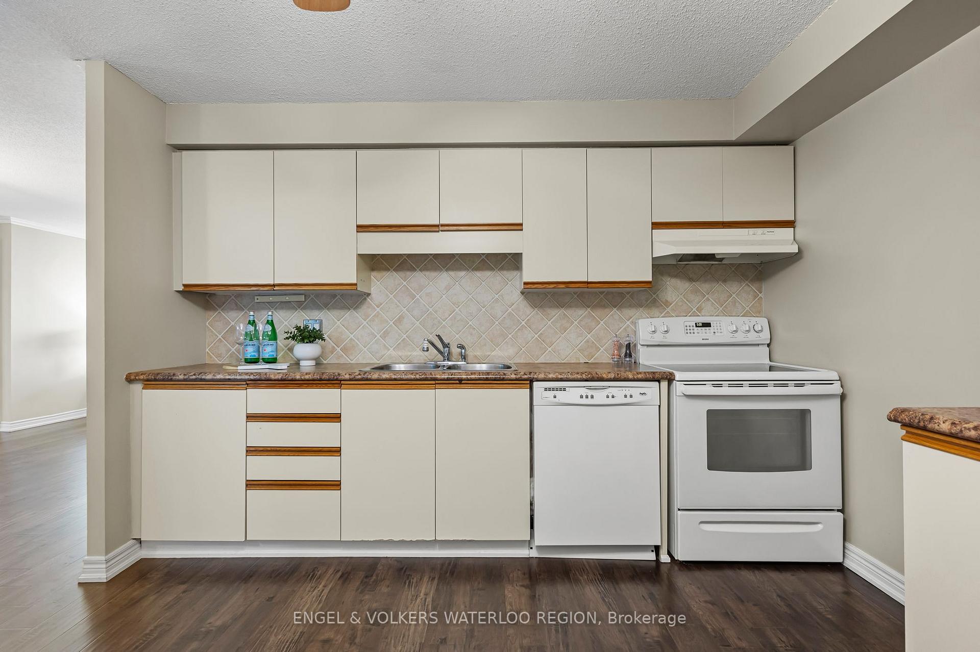 Photo 16 of Unit 1701, 55 Green Valley Drive, Kitchener, Pioneer Park — HOMEH