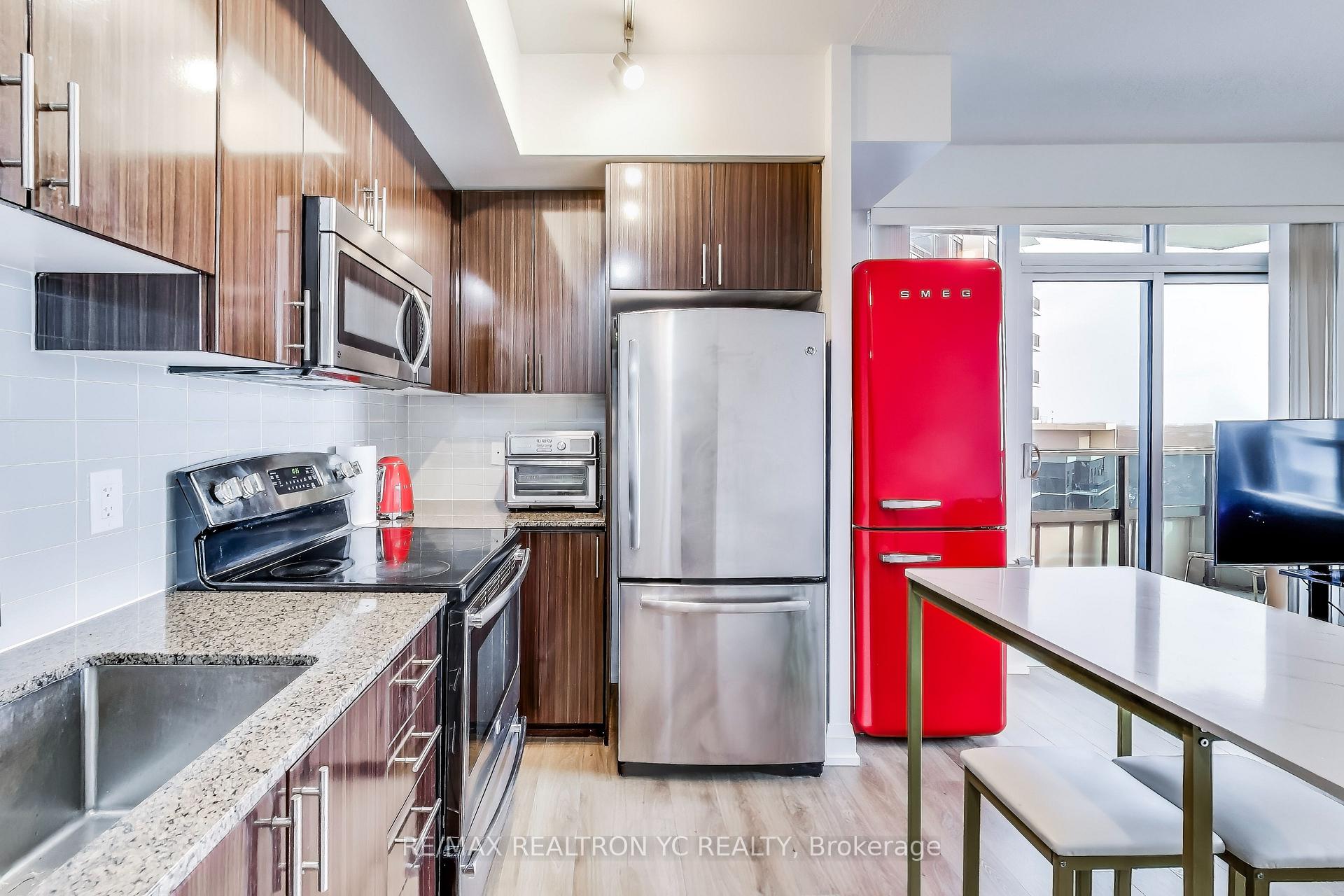 Photo 5 of Unit 2031, 7161 Yonge Street, Markham, Grandview — HOMEH