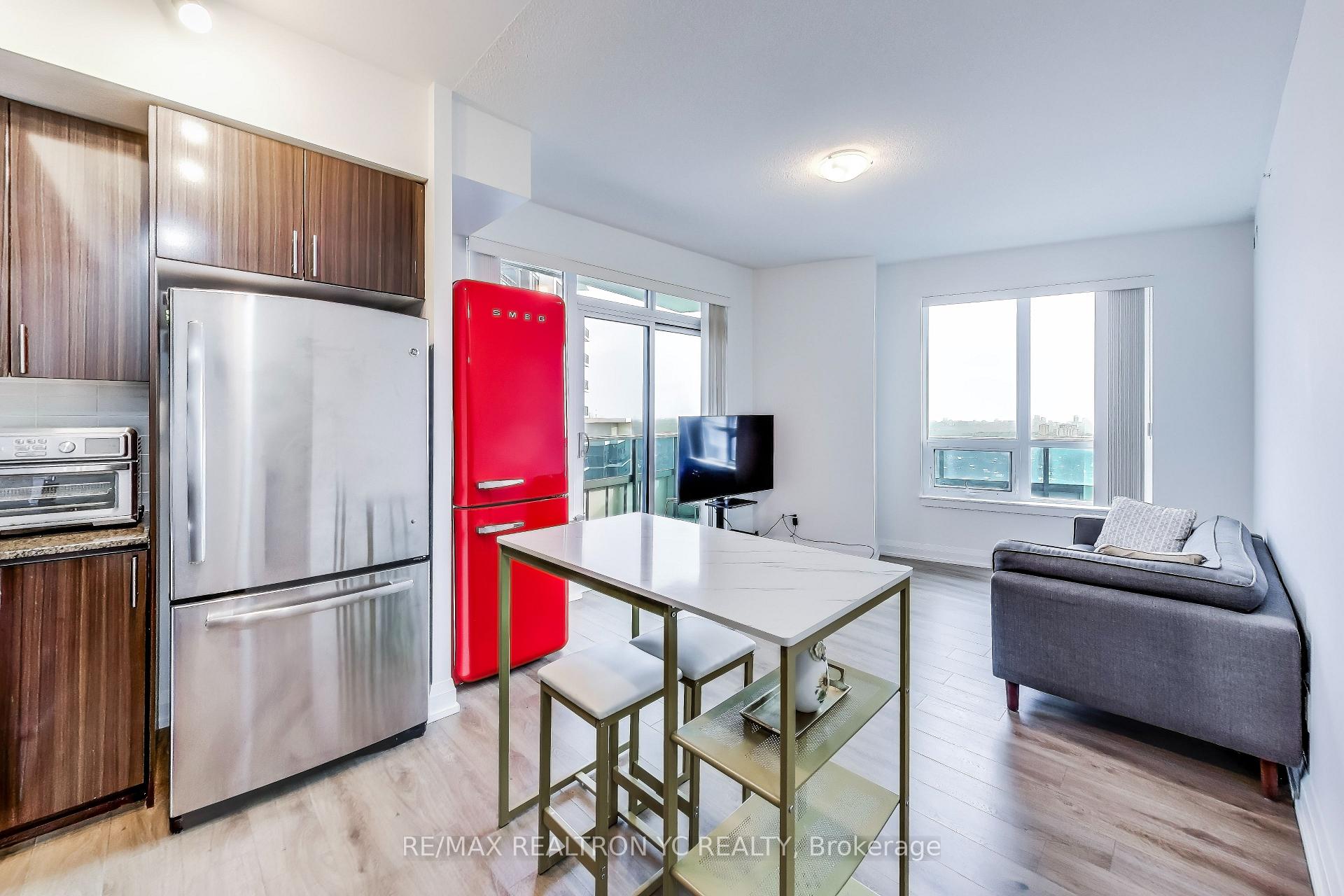 Photo 6 of Unit 2031, 7161 Yonge Street, Markham, Grandview — HOMEH