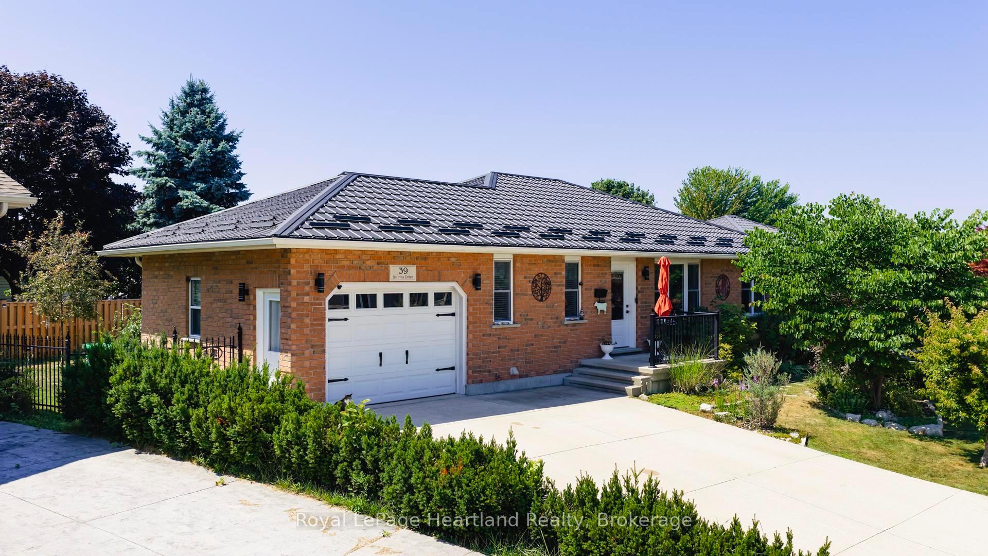 Front of 39 Balvina Drive W