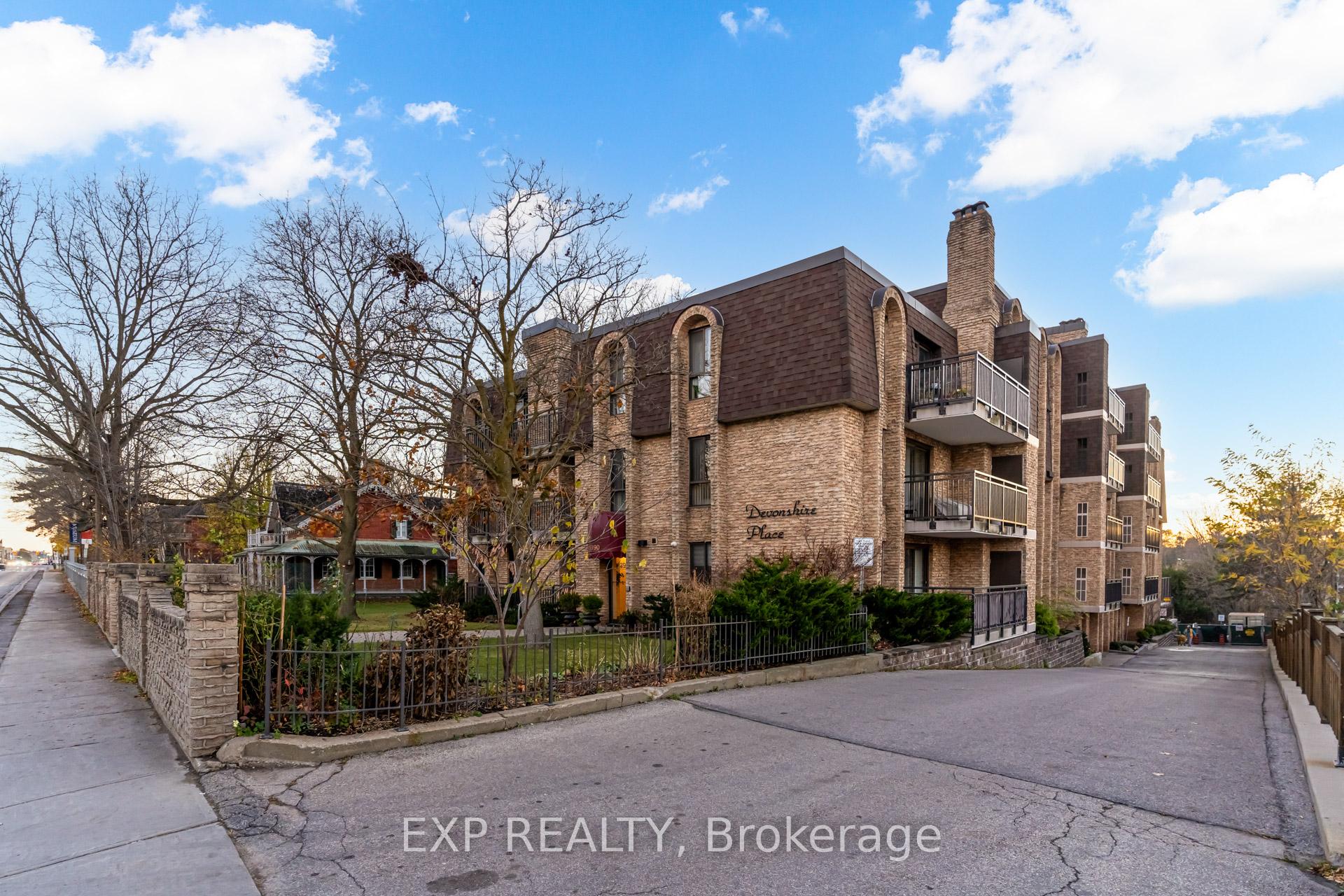 Photo 23 of Unit 404, 15390 Yonge Street, Aurora, Aurora Village — HOMEH
