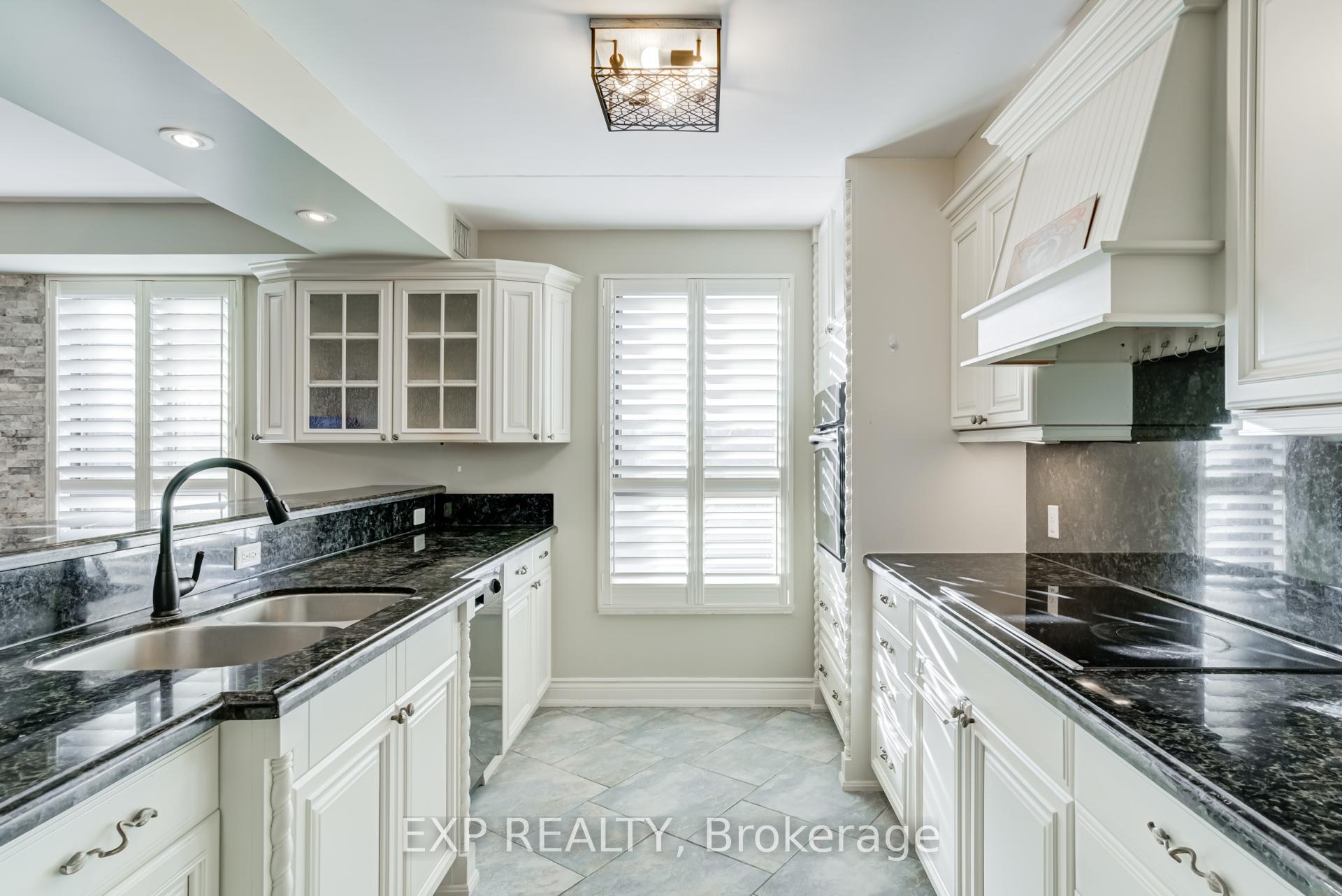 Photo 37 of Unit 404, 15390 Yonge Street, Aurora, Aurora Village — HOMEH