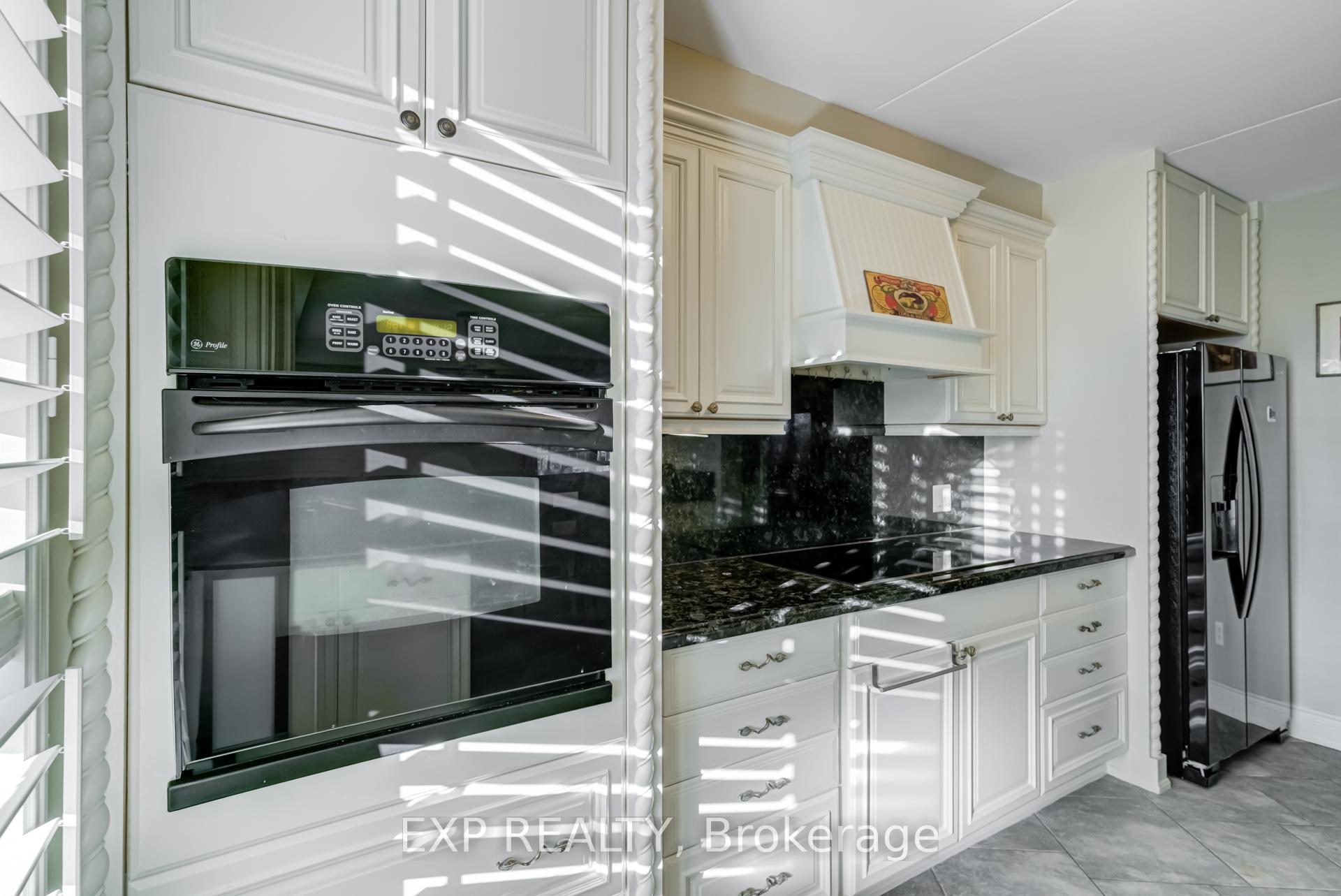 Photo 39 of Unit 404, 15390 Yonge Street, Aurora, Aurora Village — HOMEH
