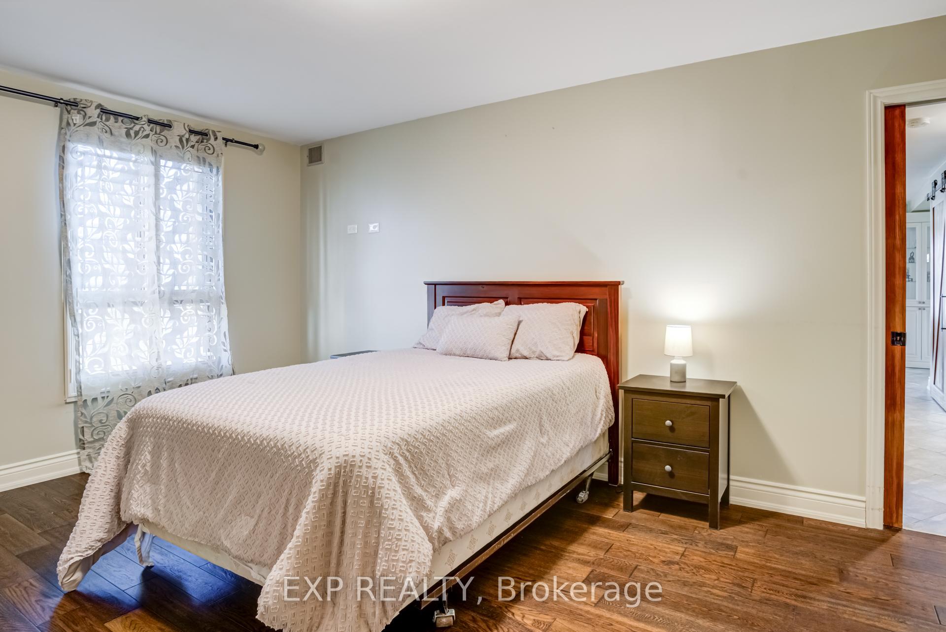 Photo 58 of Unit 404, 15390 Yonge Street, Aurora, Aurora Village — HOMEH