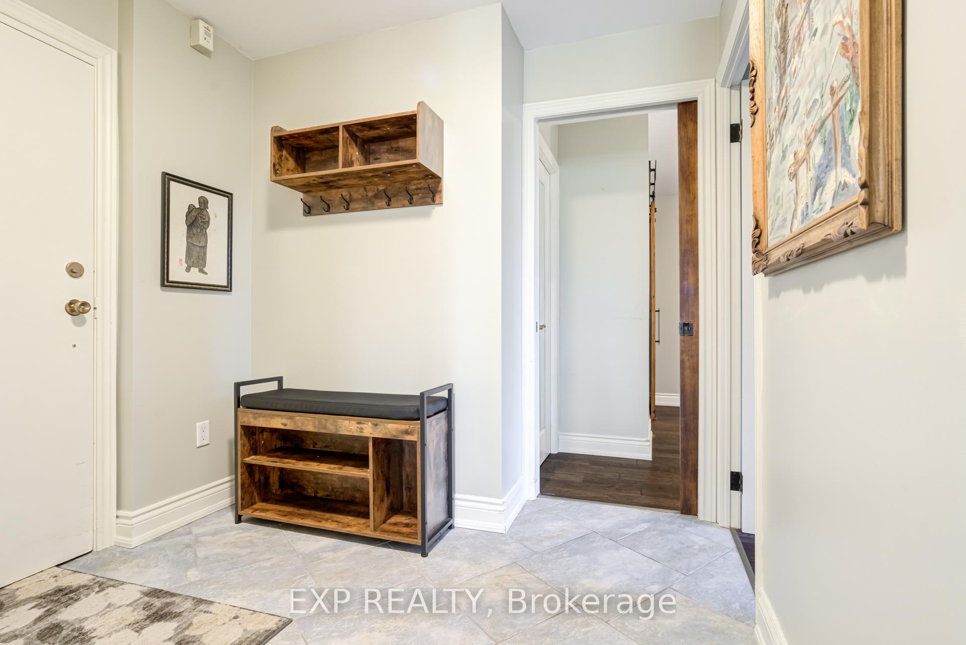 Photo 7 of Unit 404, 15390 Yonge Street, Aurora, Aurora Village — HOMEH